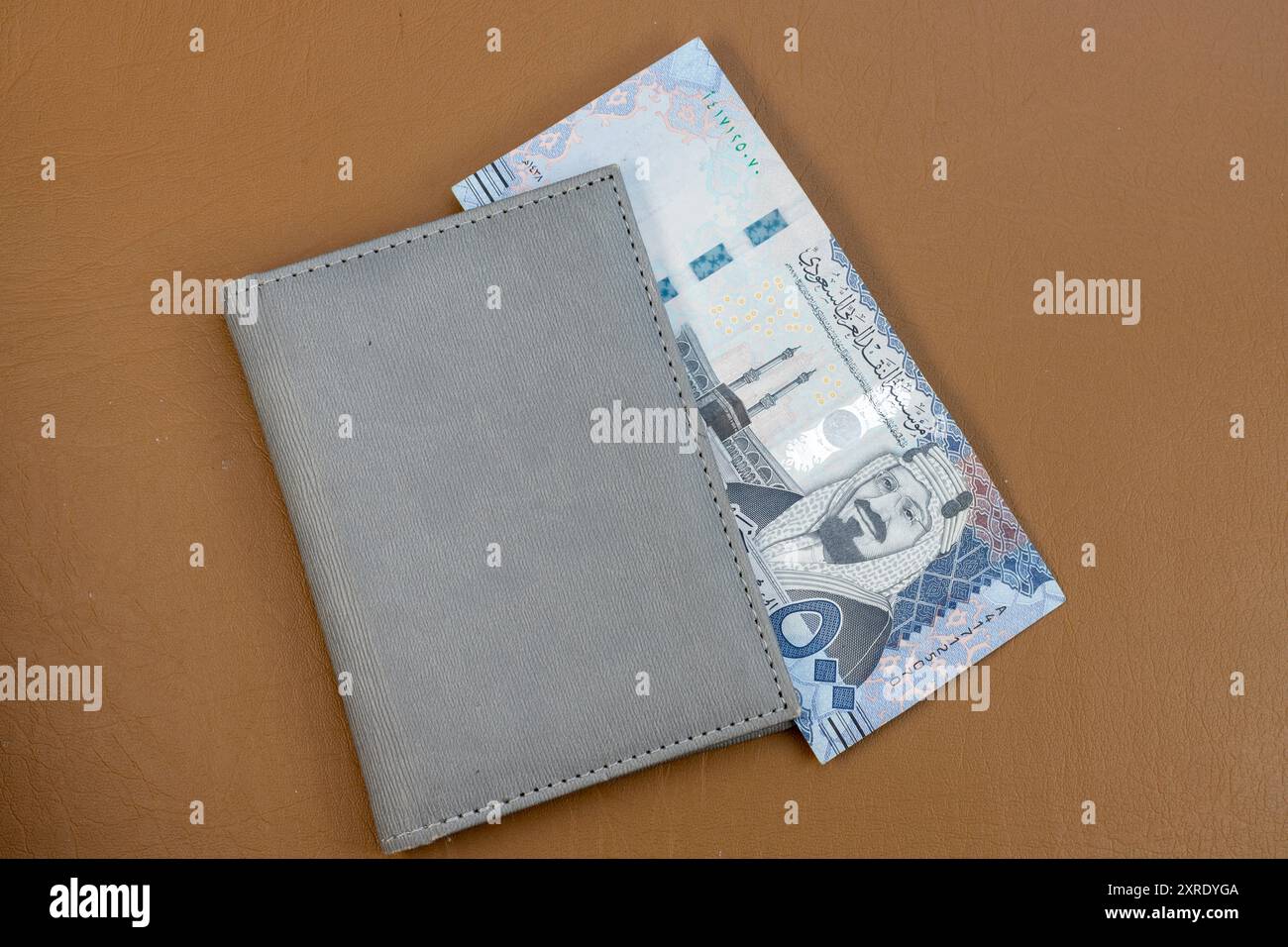 Saudi-Arabien 500 Riyals-Banknote im Portemonnaie. Finanzthema. Stockfoto