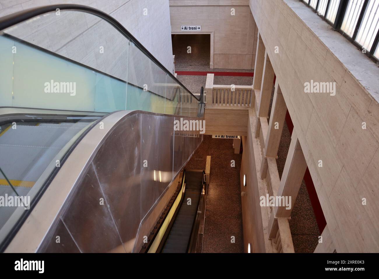 Neapel - Scala mobile della Stazione Arco Mirelli della Linea 6 Stockfoto