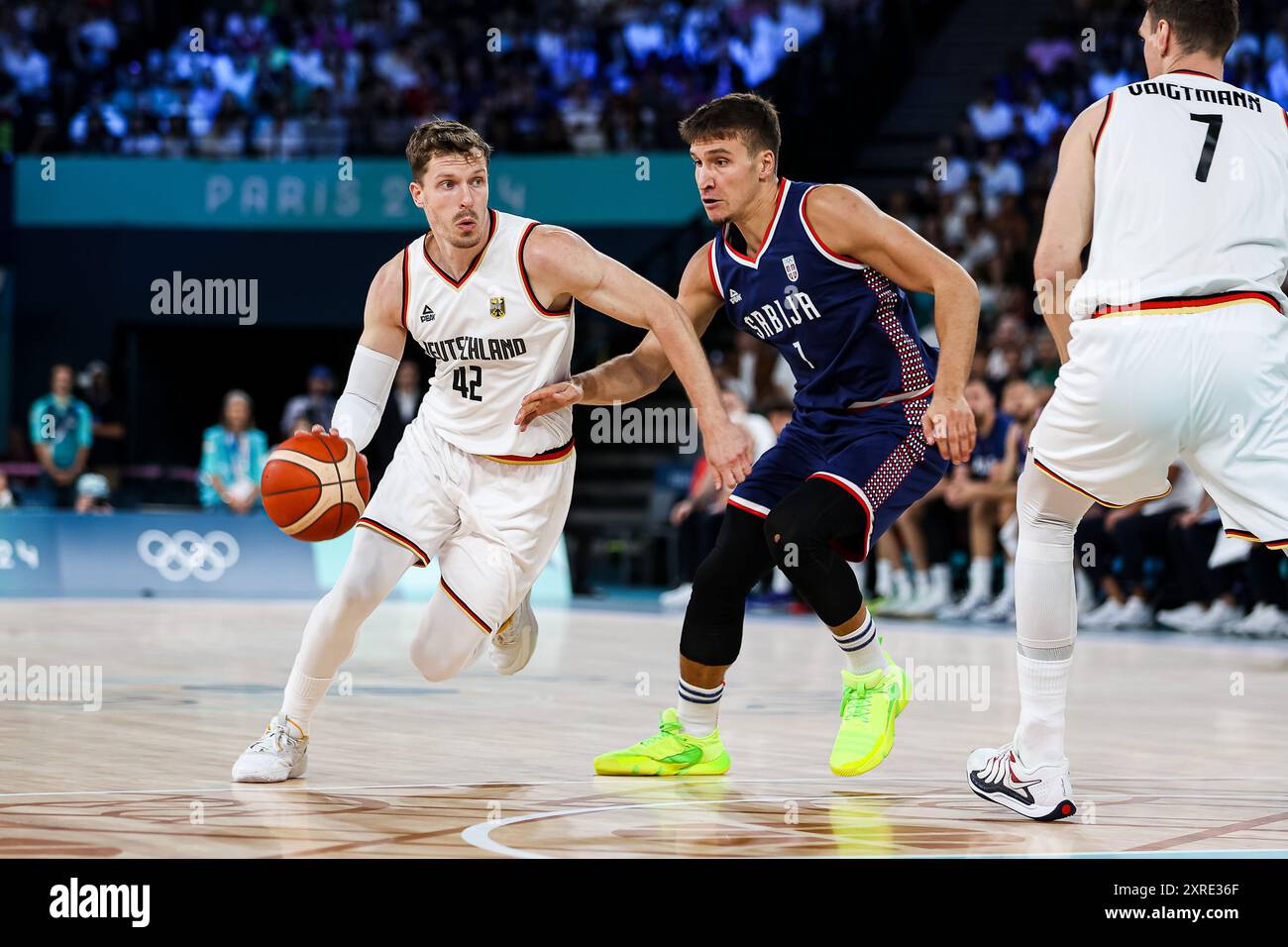 FRA, Olympische Spiele Paris 2024, Deutschland (GER) gegen Serbien (GER), Basketball Herren Spiel um Platz 3, 10.08.2024 Andreas Obst (Deutschland, #42) gegen Bogdan Bogdanovic (Serbien #07) Foto: Eibner-Pressefoto/Roger Buerke Stockfoto