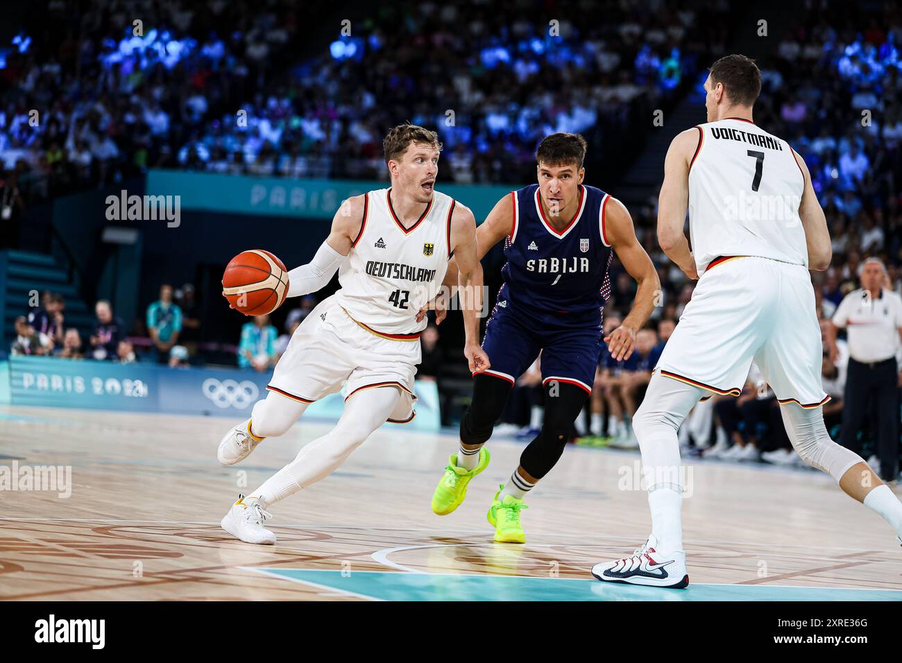 FRA, Olympische Spiele Paris 2024, Deutschland (GER) gegen Serbien (GER), Basketball Herren Spiel um Platz 3, 10.08.2024 Andreas Obst (Deutschland, #42) gegen Bogdan Bogdanovic (Serbien #07) Foto: Eibner-Pressefoto/Roger Buerke Stockfoto