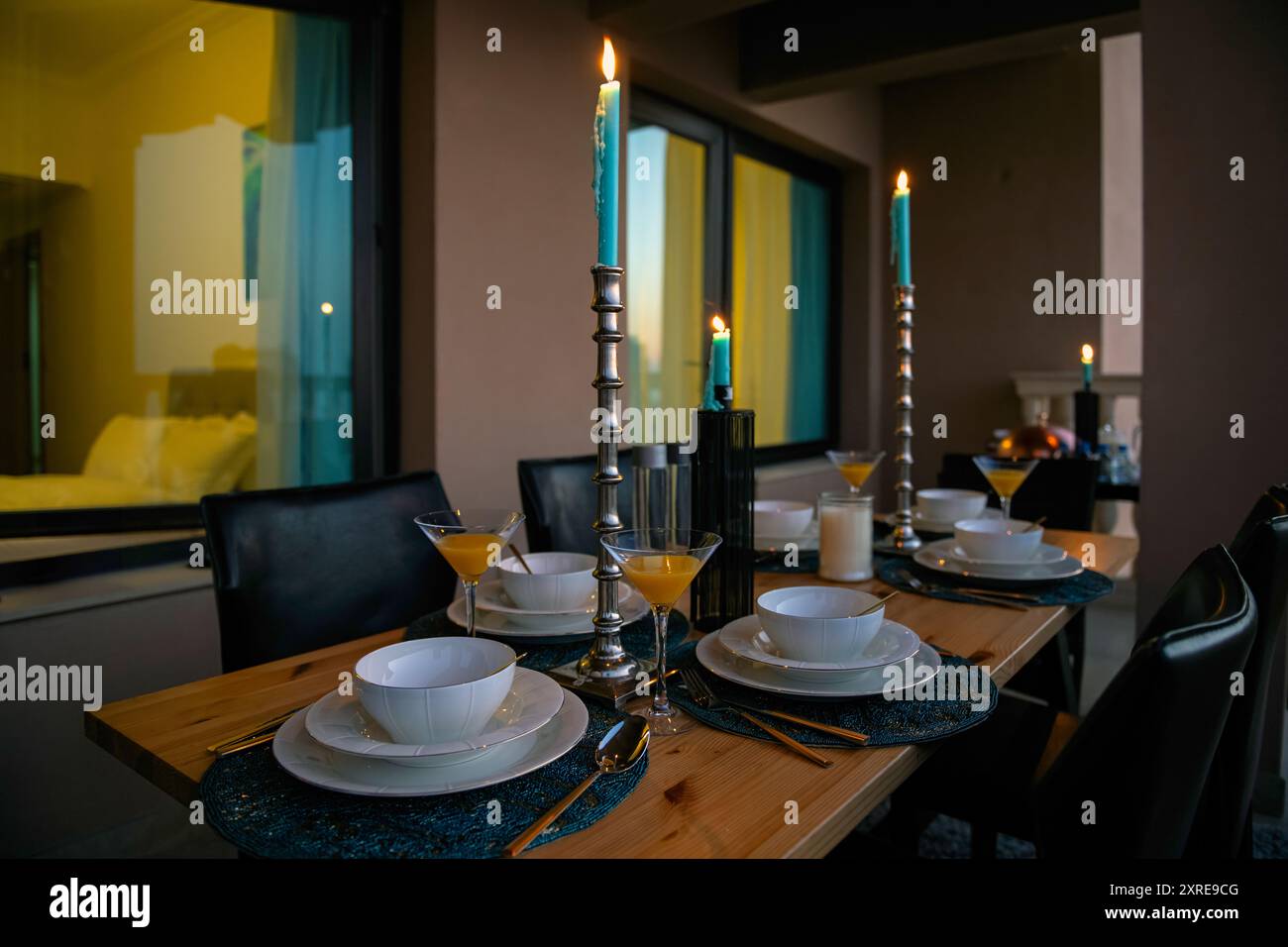 Esstisch in Terrace Pearl Qatar Porto Arabien. Candle-Light-Dinner Stockfoto