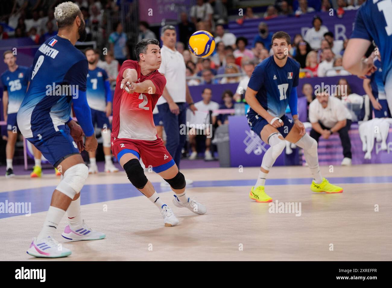 Paris, Frankreich. August 2024. Trevor Clevenot von Frankreich (17) beim Volleyball-Goldmedaillenspiel der Männer zwischen Frankreich und Polen während der Olympischen Spiele 2024 in Paris, am 10. August 2024 in der Süd-Paris-Arena 1 in Paris. Foto: Nicolas Gouhier/ABACAPRESS. COM Credit: Abaca Press/Alamy Live News Stockfoto