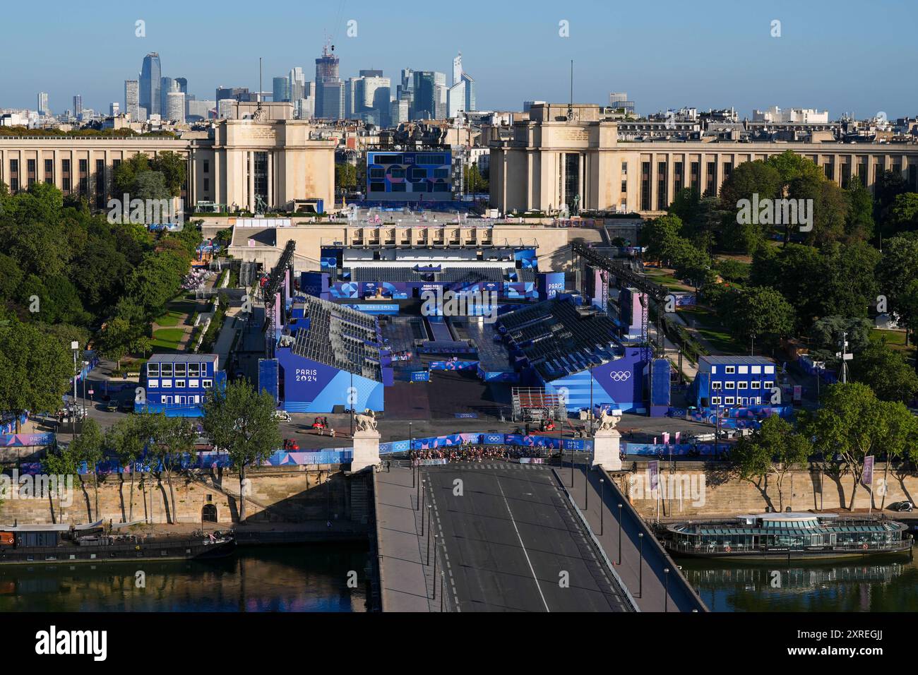 Paris, Frankreich. August 2024. Die Athleten treten während des Athletikmarathons der Männer bei den Olympischen Spielen 2024 in Paris, Frankreich, am 10. August 2024 an. Quelle: Jiang Wenyao/Xinhua/Alamy Live News Stockfoto