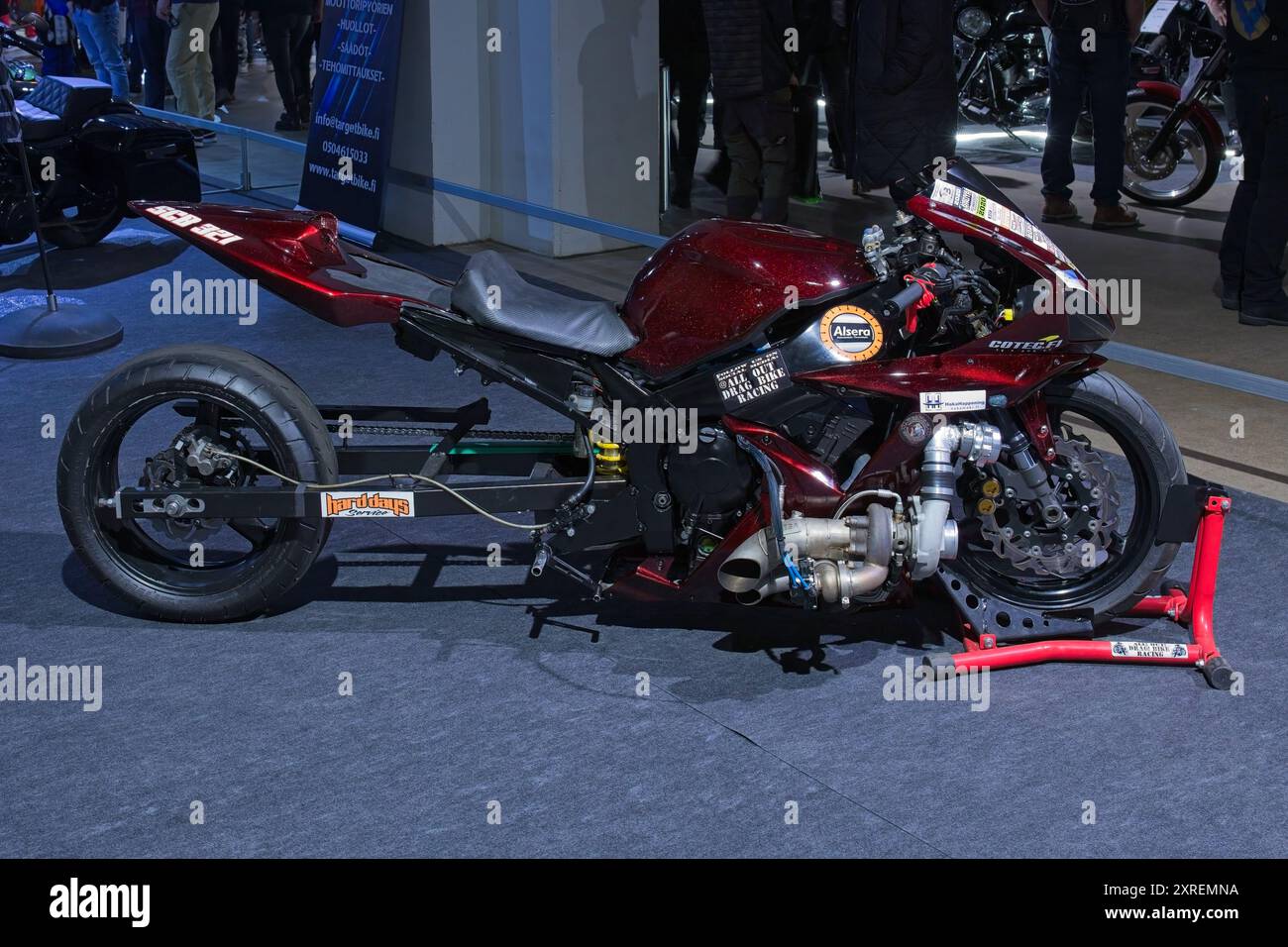 Pasila, Helsinki, Finnland – 3. Februar 2024: Custom Bike Yamaha R1 Turbo Motorrad auf der MP 24 Motorcycle Messe in Messukeskus Helsinki. Stockfoto