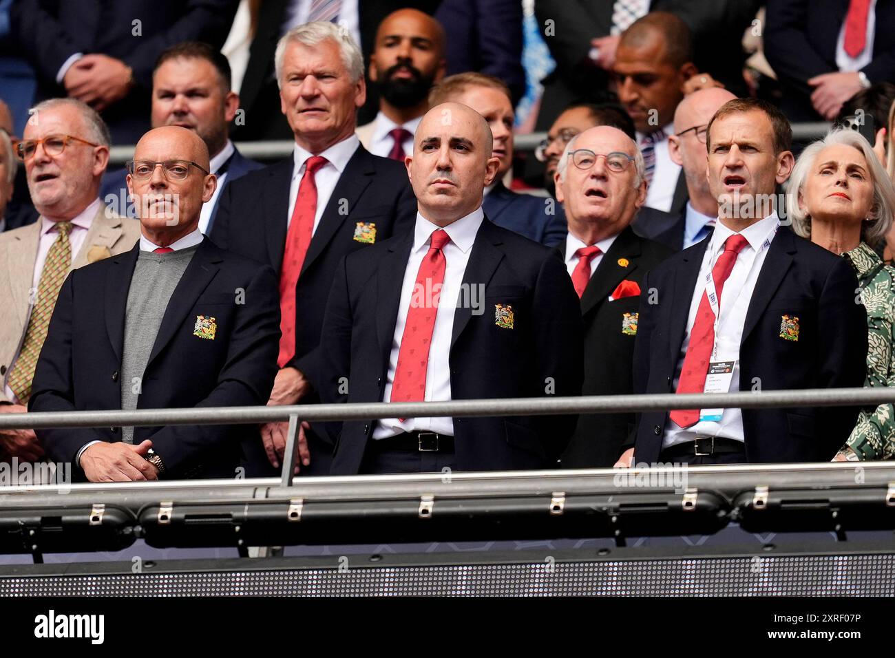 Dave Brailsford von Manchester United (links), Chief Executive Omar Berrada und Sportdirektor Dan Ashworth (rechts) während des FA Community Shield Matches im Wembley Stadium, London. Bilddatum: Samstag, 10. August 2024. Stockfoto