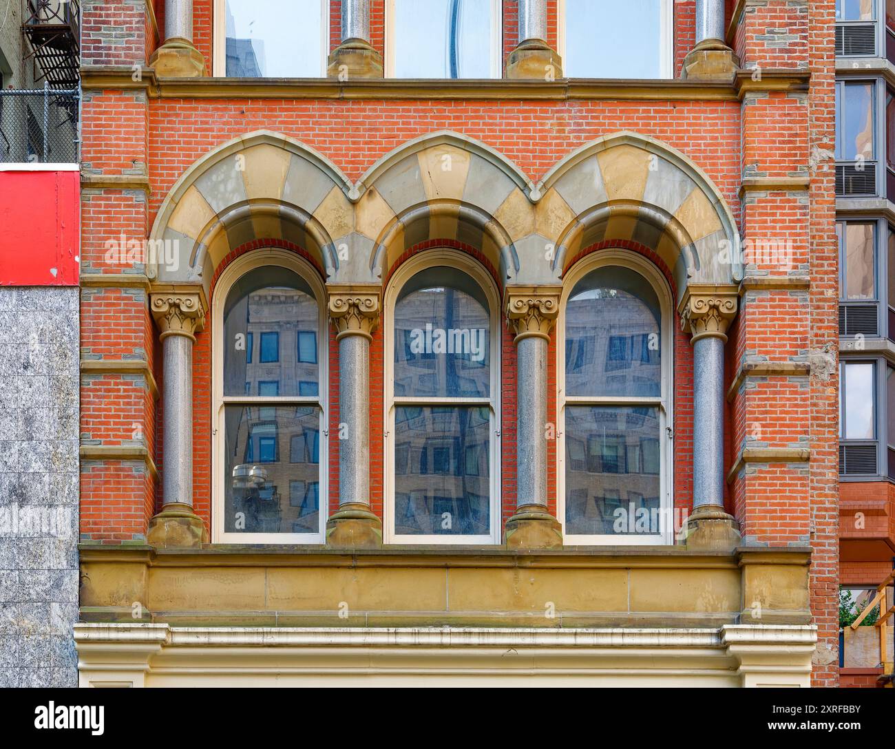 David S. Browne Store, 8 Thomas Street, in der Nähe des Broadway in TriBeCa, ist ein winziges Stein- und Backsteinjuwel über einer gusseisernen Ladenfront. Stockfoto