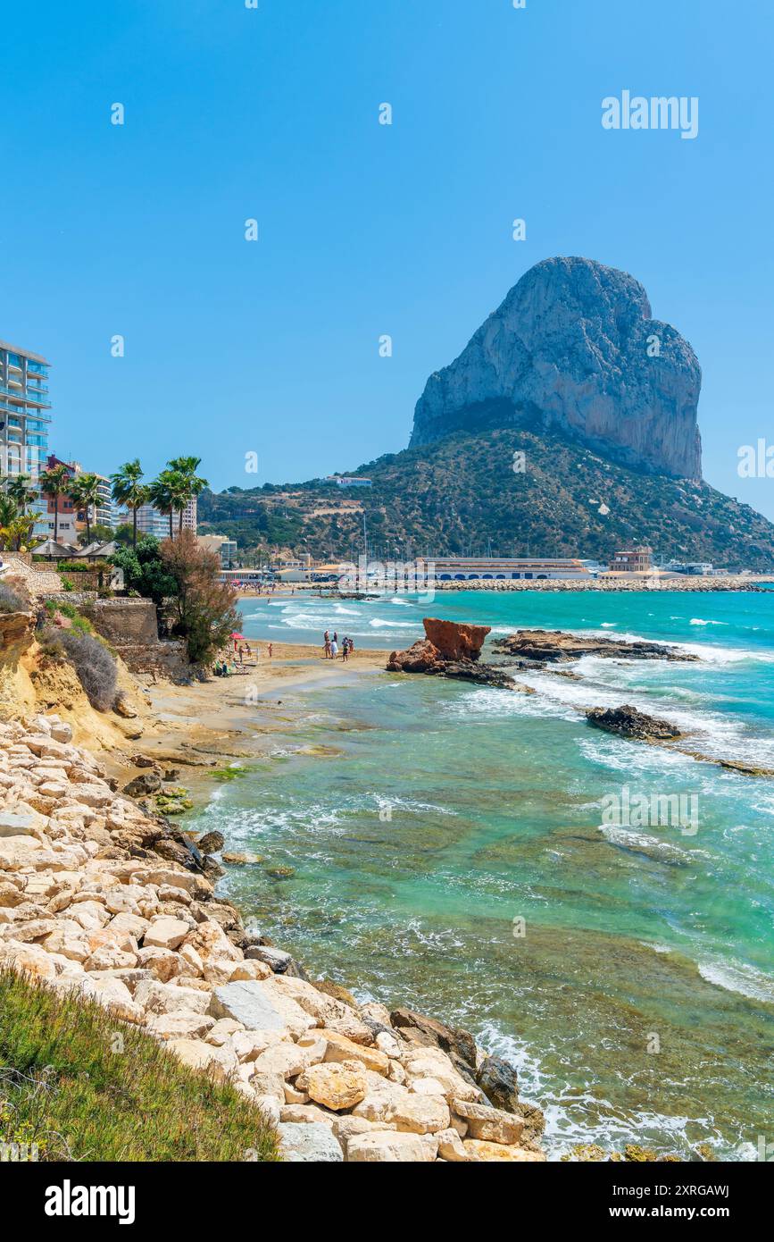 Penyal d'IFAC im Hintergrund, Calp, Comunidad Valenciana, Bezirk Alicante, Costa Blanca, Spanien Stockfoto
