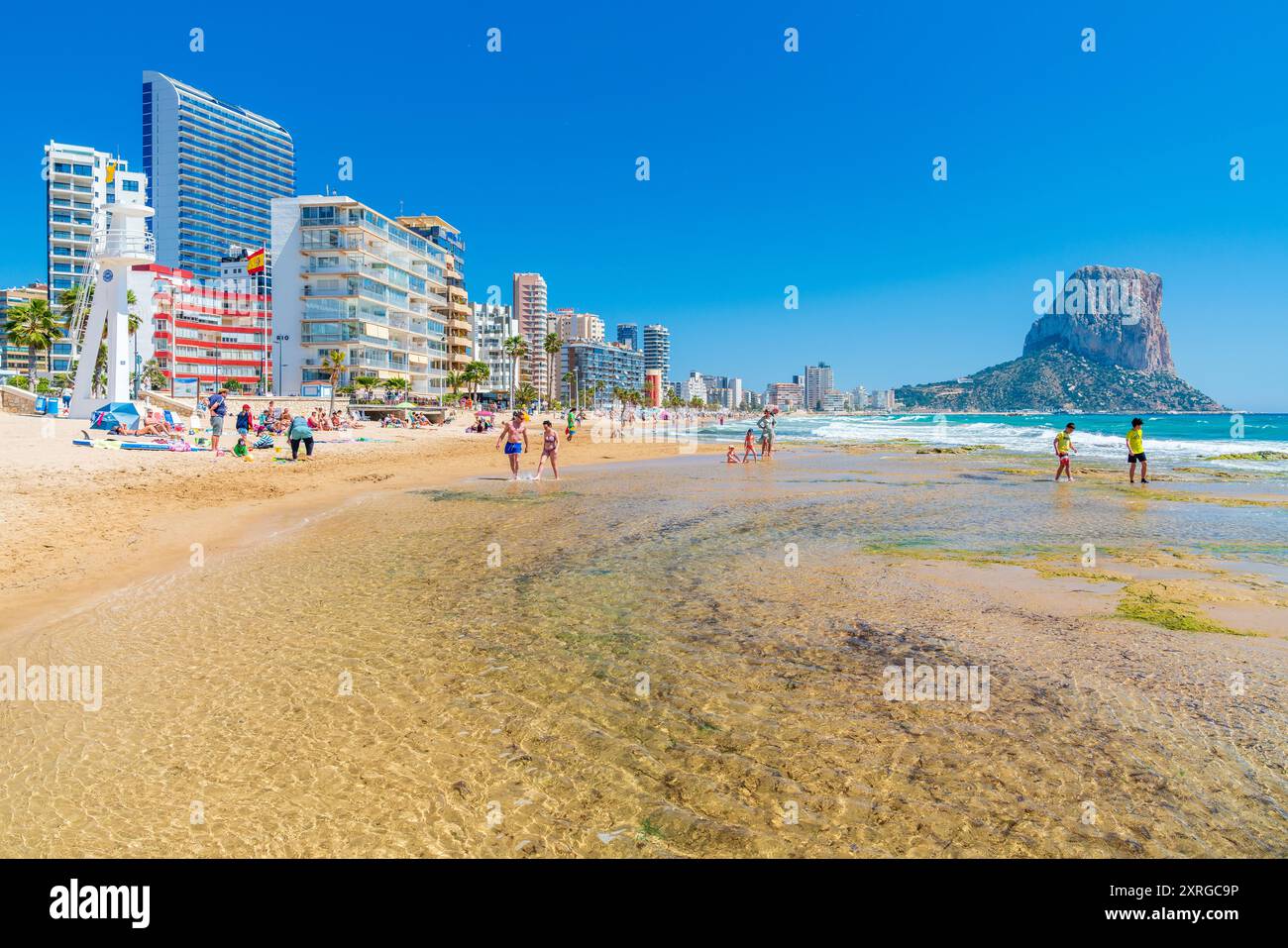 Playa del Arenal-Bol mit Penyal d'IFAC im Hintergrund, Calp, Comunidad Valenciana, Viertel Alicante, Costa Blanca, Spanien Stockfoto