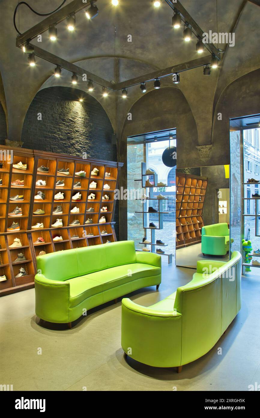 Schuhgeschäft für Turnschuhe in Mailand, Italien Stockfoto