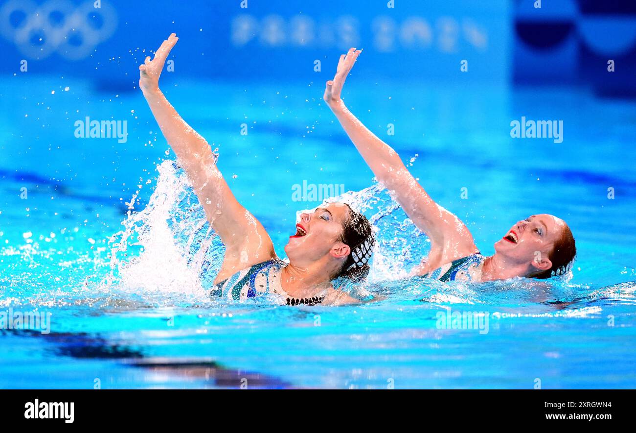 Neuseelands Nina Brown und Eva Morris während des Duetts Free im Aquatics Centre am 15. Tag der Olympischen Spiele 2024 in Paris. Bilddatum: Samstag, 10. August 2024. Stockfoto