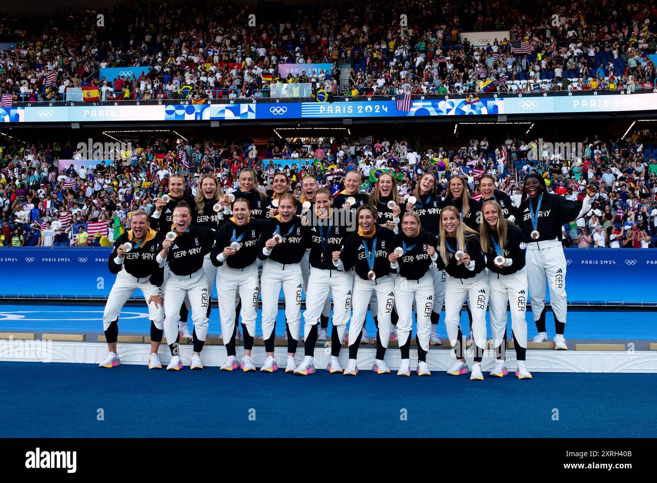 Merle Frohms (Deutschland, #01), Sarai Linder (Deutschland, #02), Kathrin Hendrich (Deutschland, #03), Bibiane Schulze Solano (Deutschland, #04), Janina Minge (Deutschland, #06), Lea Schueller (Deutschland, #07), Sydney Lohmann (Deutschland, #08), Jule Brand (Deutschland, #16), Klara Buehl (Deutschland, #17), Felicitas Rauch (Deutschland), Nicole Anyomi (Deutschland), Alexandra Popp (Deutschland, #11), Marina Hegering (Deutschland, #05), Laura Freigang (Deutschland, #10), Sjoeke Nuesken (Deutschland, #09), Ann-Katrin Berger (Deutschland, #12), Sara Doorsoun (Deutschland, Nr. 13), Elisa Senß (Deut Stockfoto