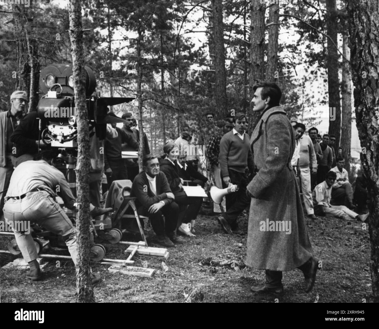 FREDDIE YOUNG und DAVID LEAN filmen eine Szene in Spanien für DOKTOR ZHIVAGO 1965 Regisseur DAVID LEAN Roman BORIS PASTERNAK Drehbuch ROBERT BOLT Cinematographie FREDDIE YOUNG Music MAURICE JARRE Carlo Ponti Productions / Metro Goldwyn Mayer Stockfoto