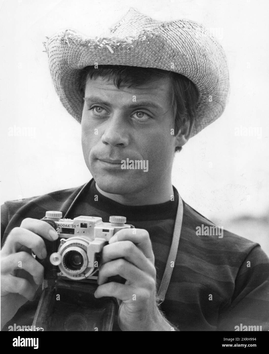 Ein Porträt von OLIVER REED als Tinker im SYSTEM 1964 Regisseur MICHAEL GEWINNER geschrieben von PETER DRAPER Kameramann NICOLAS ROEG Garderobe BRIDGET SELLERS Kenneth Shipman Productions / Bryanston Films Stockfoto