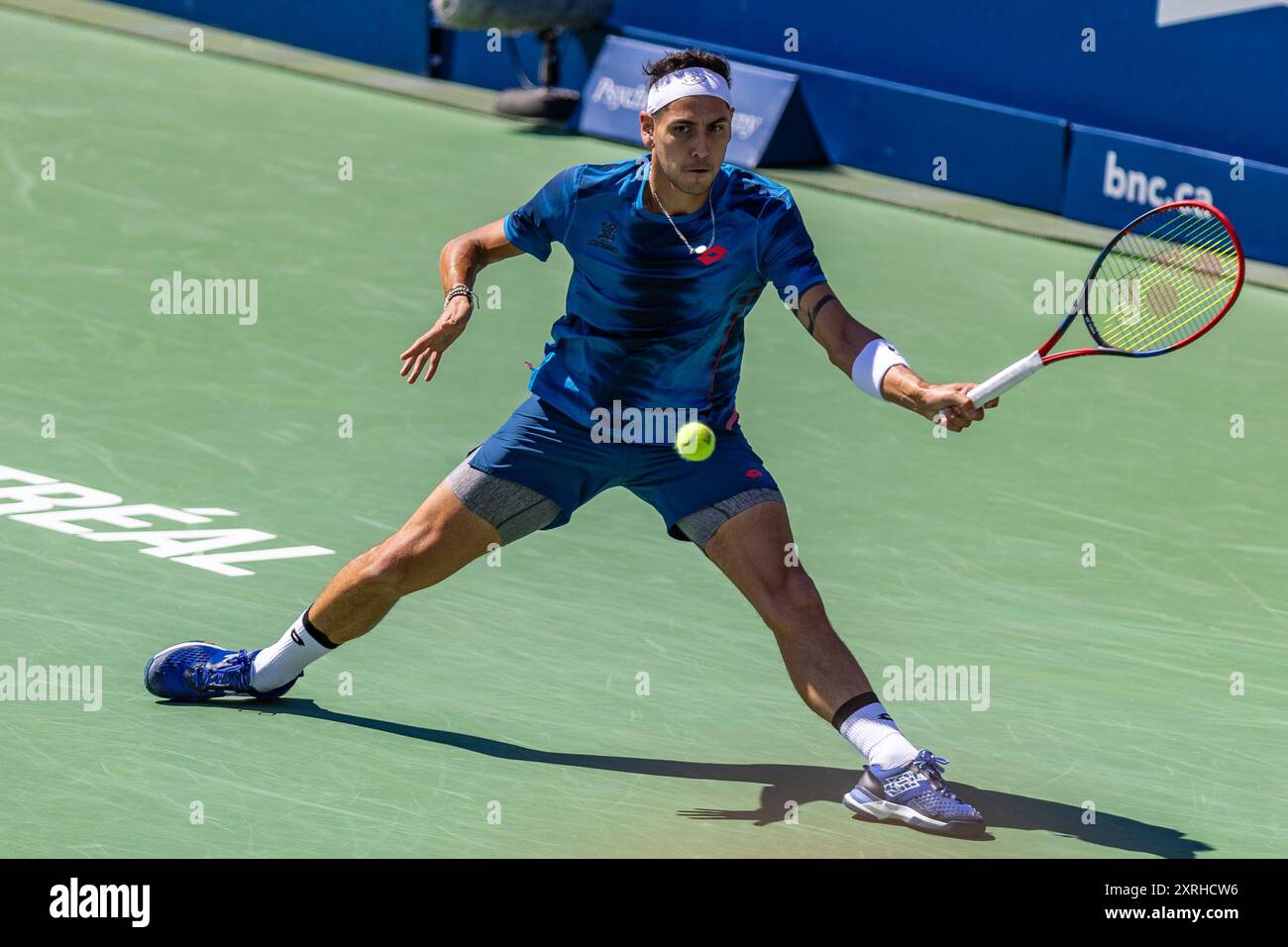 Montreal, Quebec, Kanada. August 2024. ALEJANDRO TABILO aus Chile schoss im zweiten Satz gegen Jannik Sinner aus Italia in der dritten Runde der Canadian Open im IGA Stadium in Montreal, Quebec, Kanada. Ansicht vom Stand (Foto: © Yannick Legare/ZUMA Press Wire) NUR ZUR REDAKTIONELLEN VERWENDUNG! Nicht für kommerzielle ZWECKE! Quelle: ZUMA Press, Inc./Alamy Live News Stockfoto