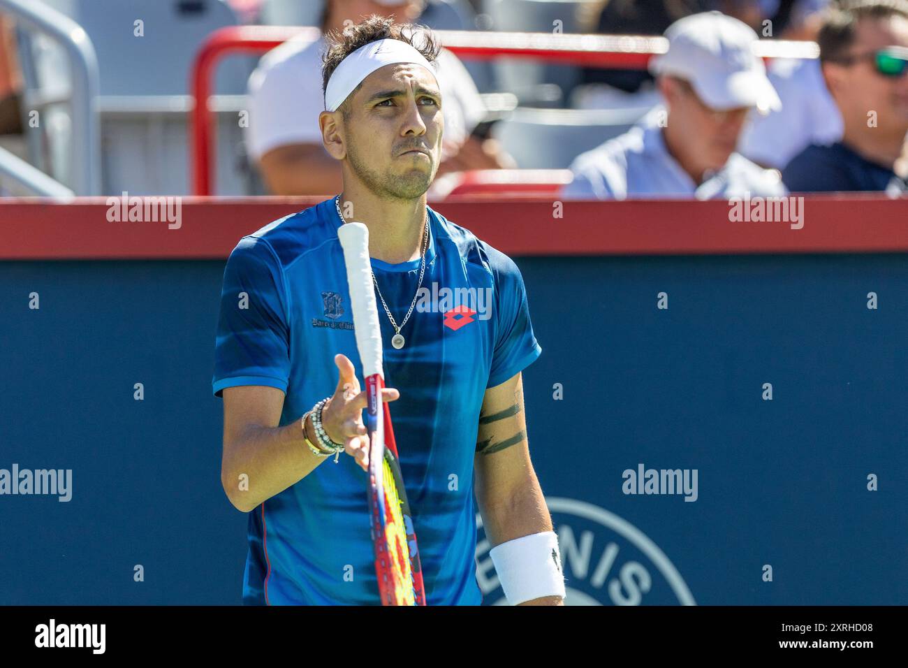 Montreal, Quebec, Kanada. August 2024. ALEJANDRO TABILO aus Chile spielt mit IS Racket im zweiten Satz gegen Jannik Sinner aus Italia in der dritten Runde der Canadian Open im IGA Stadium in Montreal, Quebec, Kanada (Foto: © Yannick Legare/ZUMA Press Wire) NUR ZUR REDAKTIONELLEN VERWENDUNG! Nicht für kommerzielle ZWECKE! Quelle: ZUMA Press, Inc./Alamy Live News Stockfoto