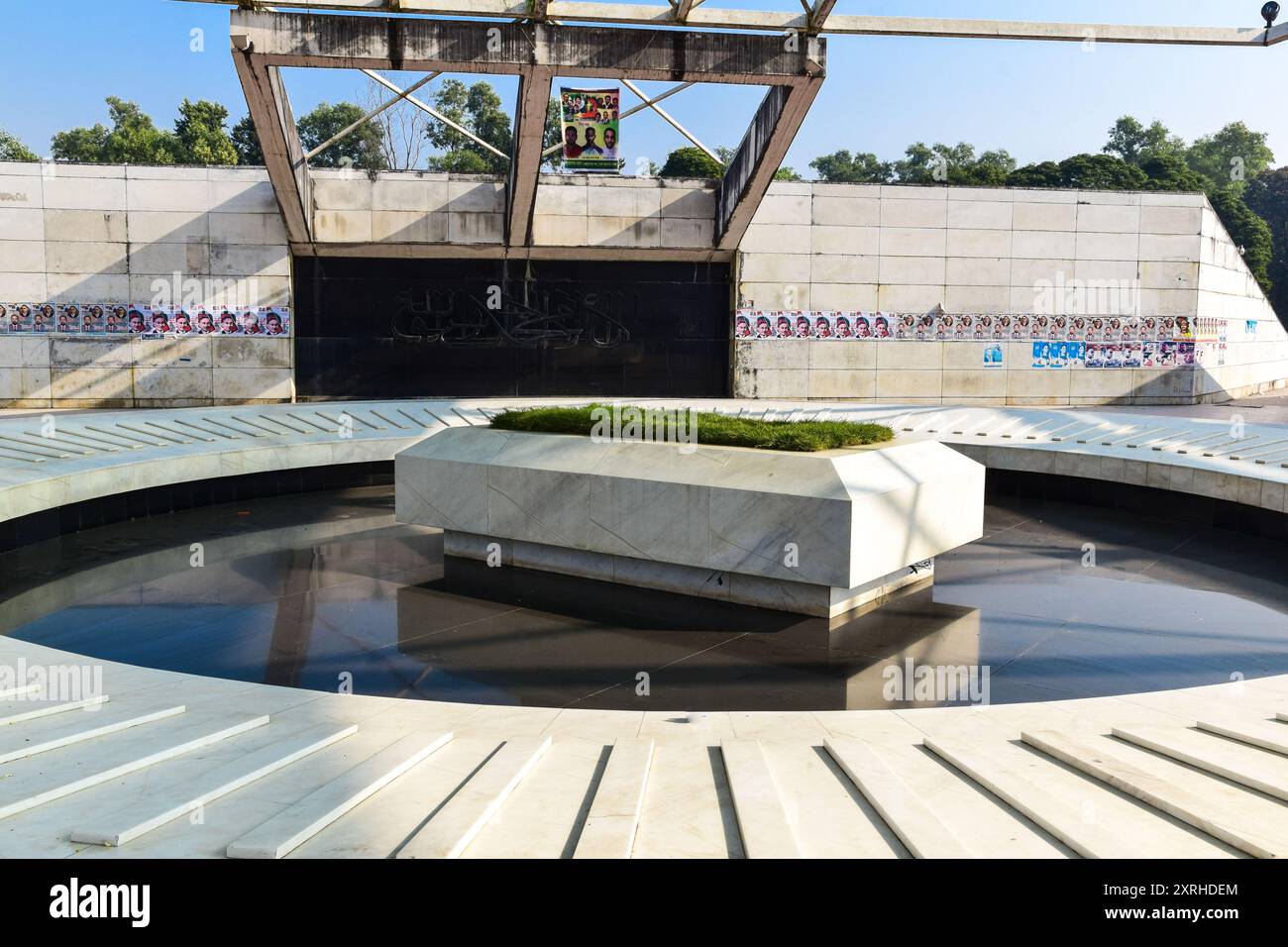 Crescent Lake oder Chandrima Uddan ist ein beliebter Park in dhaka. Das Mausoleum von Ziaur Rahman ist ein bedeutendes architektonisches Baudenkmal. Stockfoto