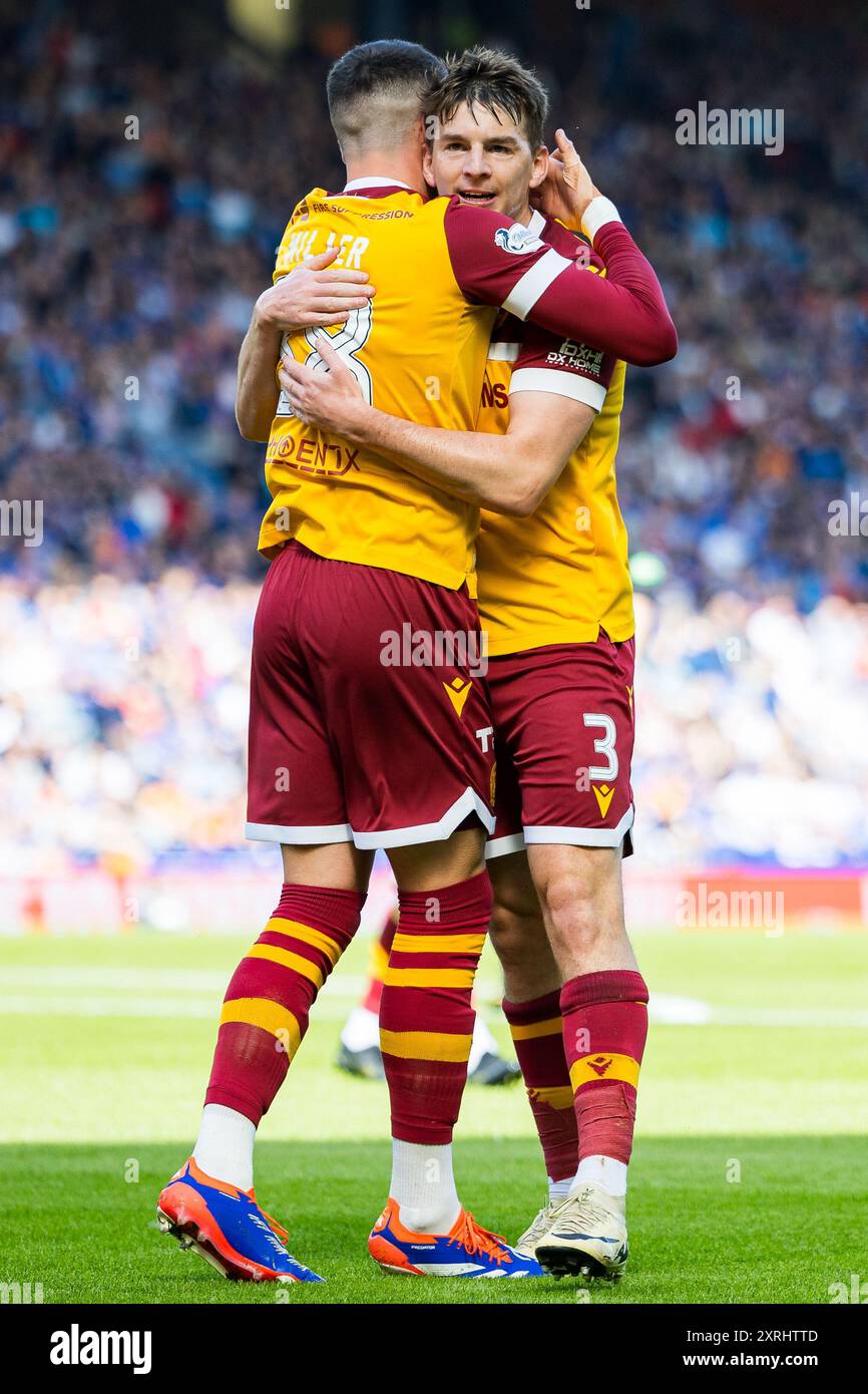 Glasgow, Schottland. August 2024. Ewan Wilson (23 – Motherwell) und Steve Seddon (3 – Motherwell) feiern ihr ausgleichendes Ziel Rangers vs Motherwell – William Hill SPFL Credit: Raymond Davies / Alamy Live News Stockfoto