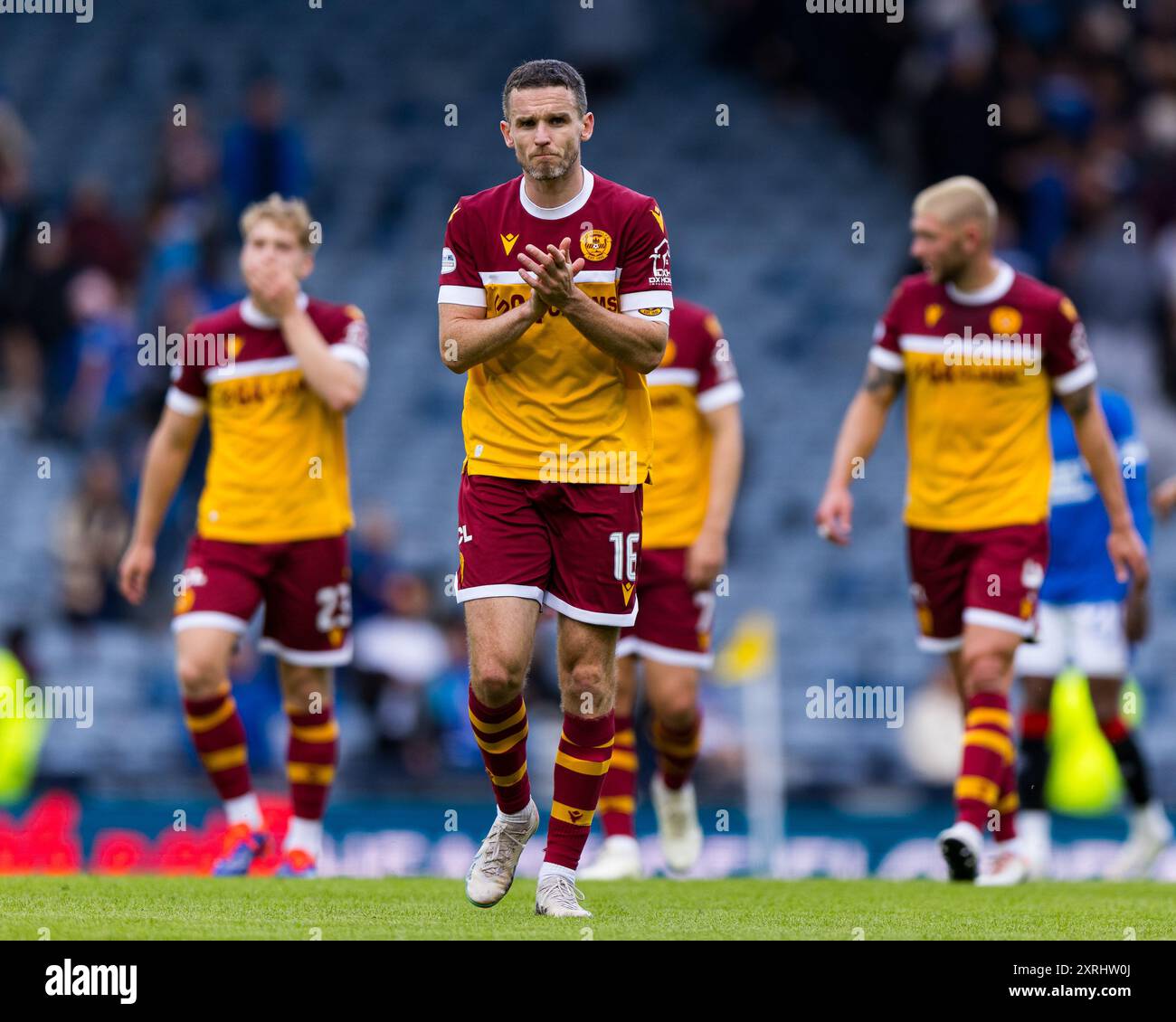Glasgow, Schottland. August 2024. Paul McGinn (16 - Motherwell) bei Full Time Rangers vs Motherwell - William Hill SPFL Credit: Raymond Davies / Alamy Live News Stockfoto