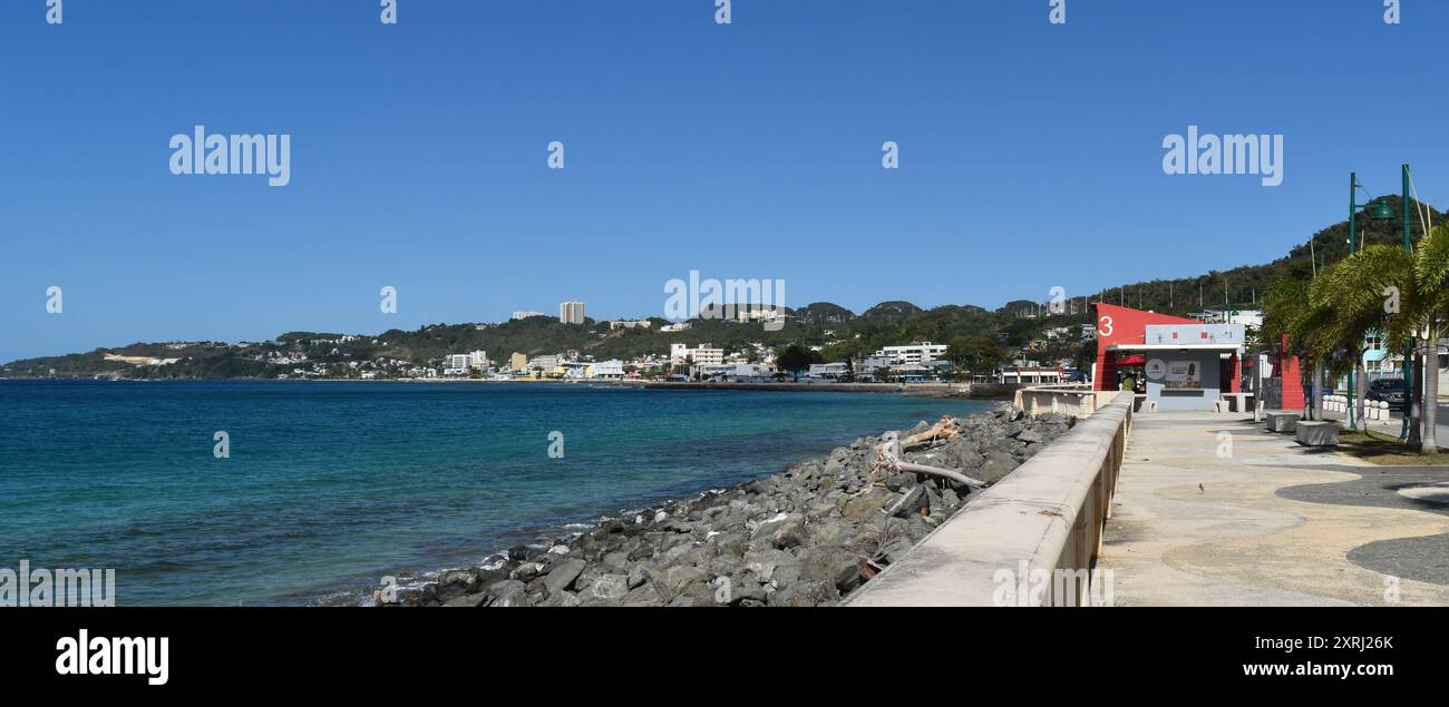 Strandzeit auf der verzauberten Insel Puerto Rico. Da ich Teil der Puerto-ricanischen Diaspora bin, muss ich mindestens einmal im Jahr die Strände von PR besuchen Stockfoto