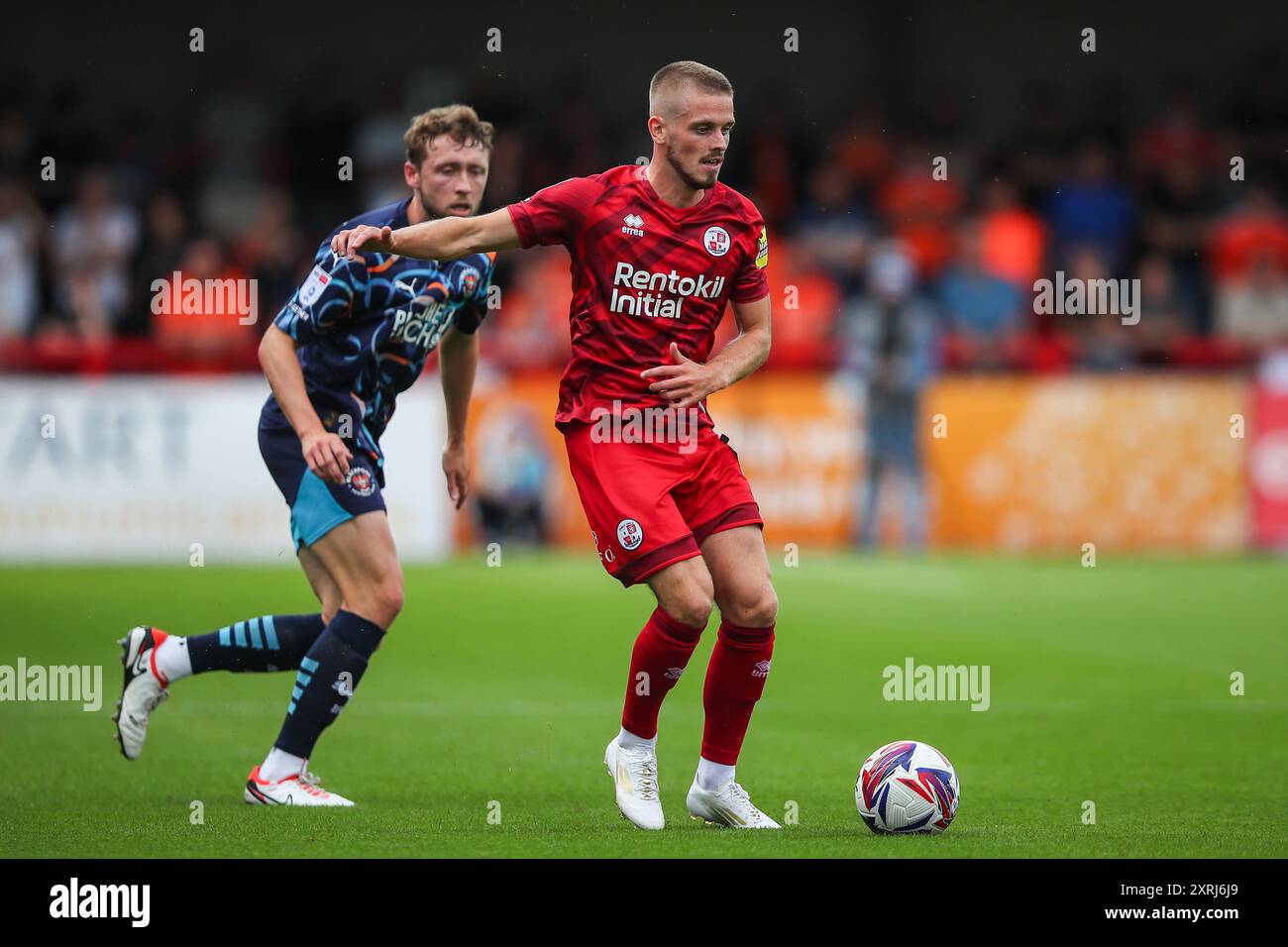 Crawley, Großbritannien. August 2024. Ronan Darcy aus Crawley Town in Aktion während des Sky Bet League 1 Spiels Crawley Town gegen Blackpool im Broadfield Stadium, Crawley, Vereinigtes Königreich, 10. August 2024 (Foto: Gareth Evans/News Images) in Crawley, Vereinigtes Königreich am 10. August 2024. (Foto: Gareth Evans/News Images/SIPA USA) Credit: SIPA USA/Alamy Live News Stockfoto