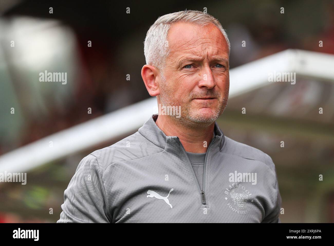 Crawley, Großbritannien. August 2024. Neil Critchley Manager von Blackpool während des Spiels Crawley Town gegen Blackpool in der Sky Bet League 1 im Broadfield Stadium, Crawley, Großbritannien, 10. August 2024 (Foto: Gareth Evans/News Images) in Crawley, Großbritannien am 10. August 2024. (Foto: Gareth Evans/News Images/SIPA USA) Credit: SIPA USA/Alamy Live News Stockfoto