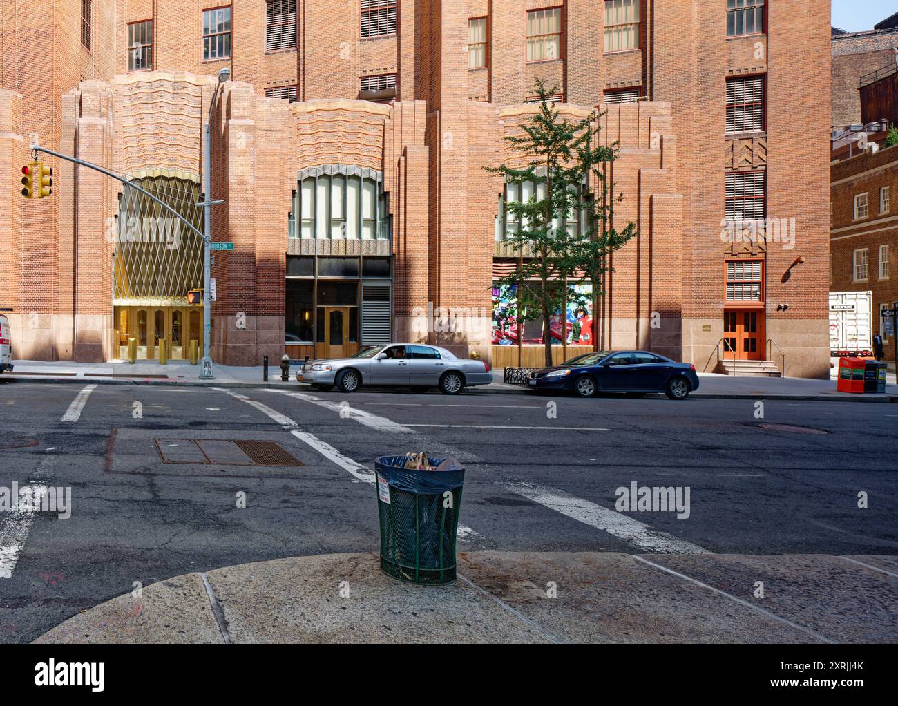 60 Hudson Street, ein 24-stöckiger Art déco-Turm, der als Nervenzentrum von Western Union erbaut wurde, ist heute einer der wichtigsten Internet-Hubs der Welt. Stockfoto