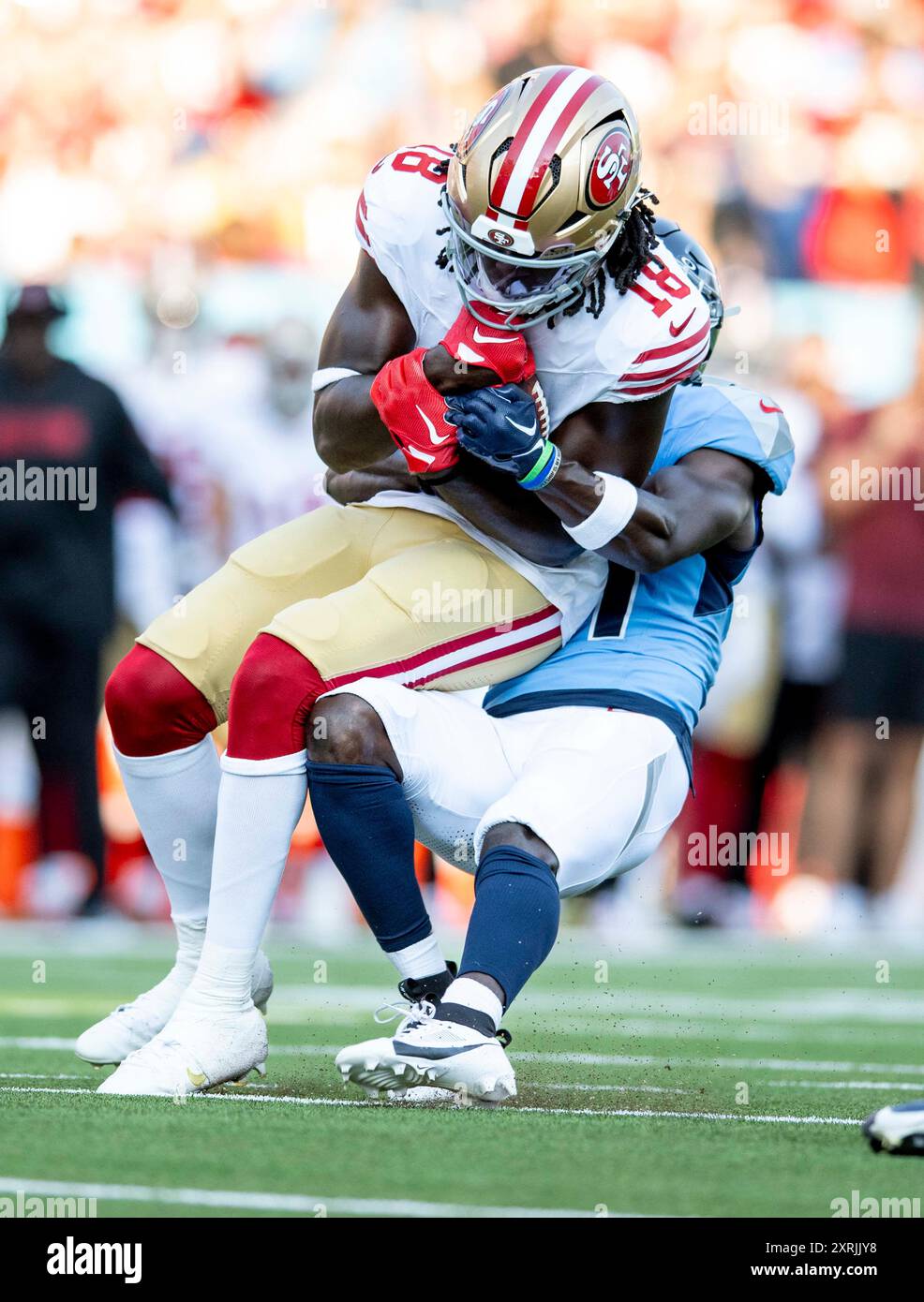 Nashville, Tennessee, USA. August 2024. Chris Conley (18), 49ers, der den Ball während seines NFL-Vorsaisonspiels in Nashville fängt. (Kreditbild: © Camden Hall/ZUMA Press Wire) NUR REDAKTIONELLE VERWENDUNG! Nicht für kommerzielle ZWECKE! Quelle: ZUMA Press, Inc./Alamy Live News Stockfoto