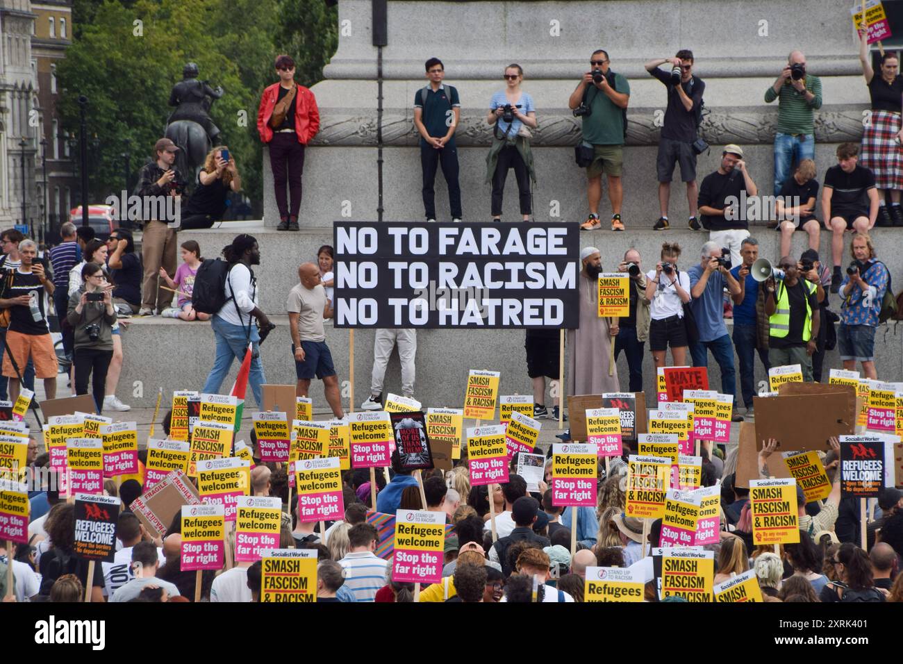 London, England, Großbritannien. August 2024. Demonstranten versammeln sich auf dem Trafalgar Square gegen Nigel Farage und die extreme Rechte. Der marsch ist Teil der anhaltenden Proteste gegen die extreme Rechte, Faschismus und Rassismus nach den Unruhen gegen die Einwanderung, die im Vereinigten Königreich herrschten. (Kreditbild: © Vuk Valcic/ZUMA Press Wire) NUR REDAKTIONELLE VERWENDUNG! Nicht für kommerzielle ZWECKE! Stockfoto