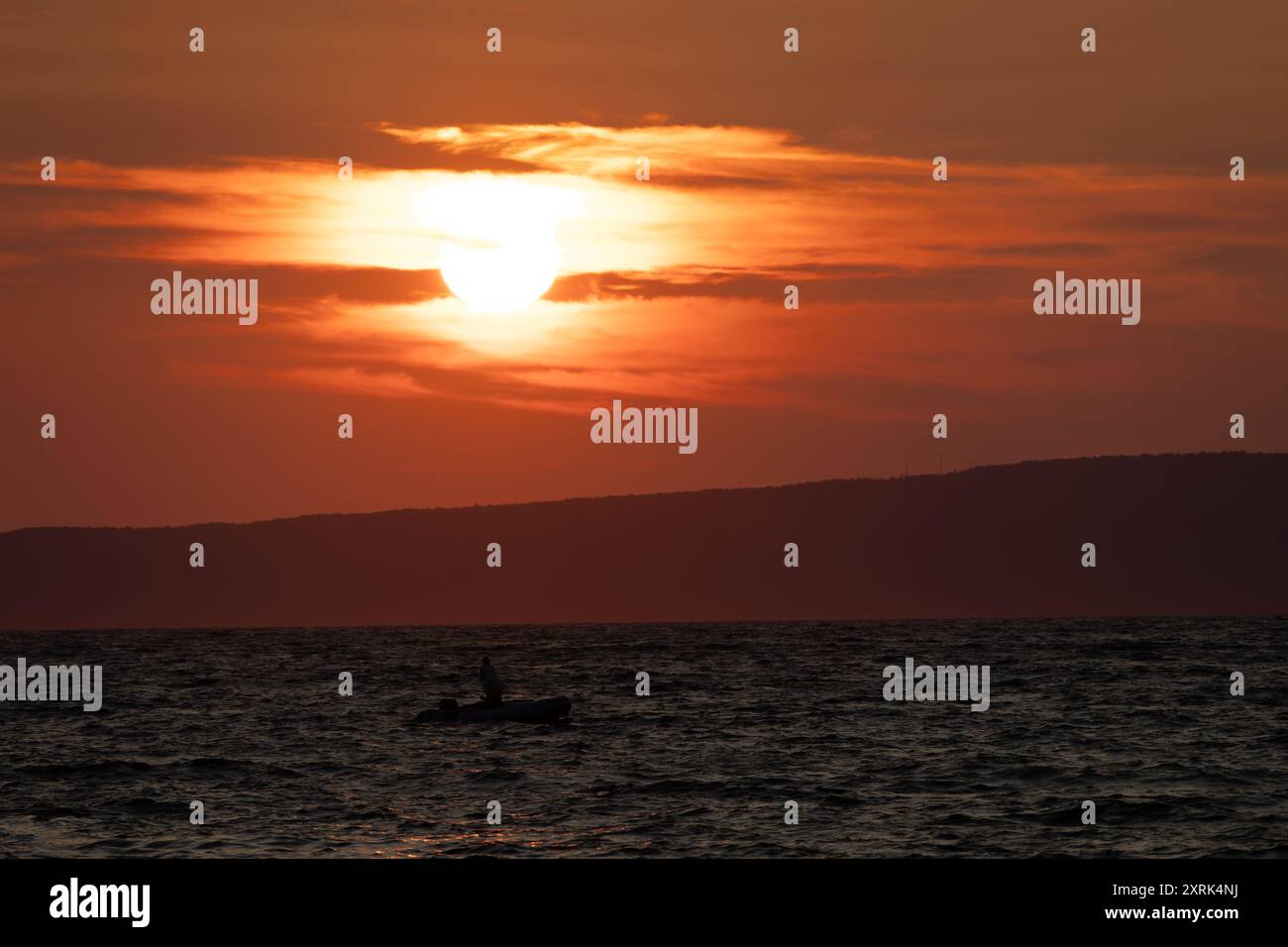 Sonnenuntergang in Kroatien verliebt am Meer Trpanj Kroatien Stockfoto