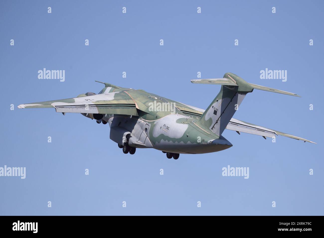 RAF Fairford, Großbritannien. 19. Juli 2024. Embraer KC-390 startet auf der RIAT 2024 Air Show. Stockfoto