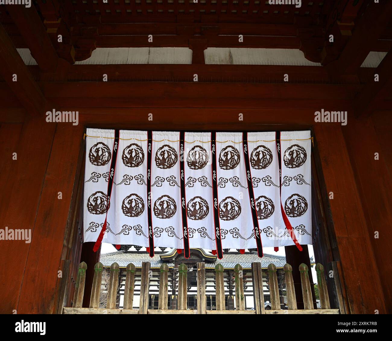 Malerischer Blick auf den Eingang des Chūmon Middle Gate am buddhistischen Tempel Tōdai-JI in Nara, Kansai Japan. Stockfoto