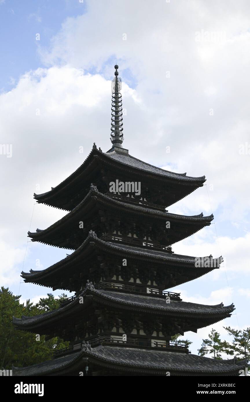 Landschaft mit malerischem Blick auf Gojunoto die fünfstöckige Pagode am buddhistischen Tempel Kōfuku-JI in Nara, Kansai Japan. Stockfoto