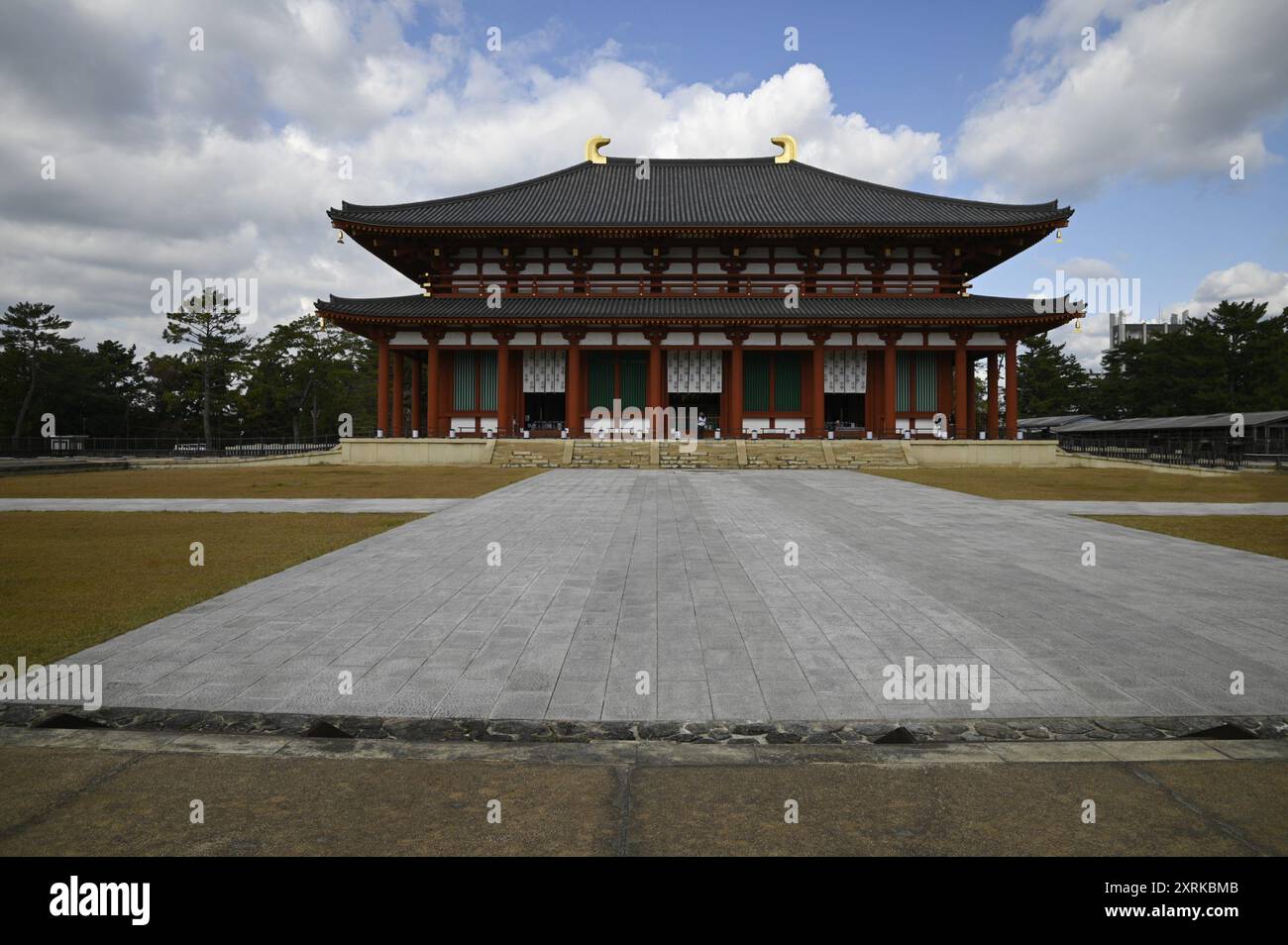 Landschaft mit malerischem Blick auf die Chū-Kondō (zentrale Goldene Halle) am buddhistischen Tempel Kōfuku-JI in Nara, Kansai Japan. Stockfoto