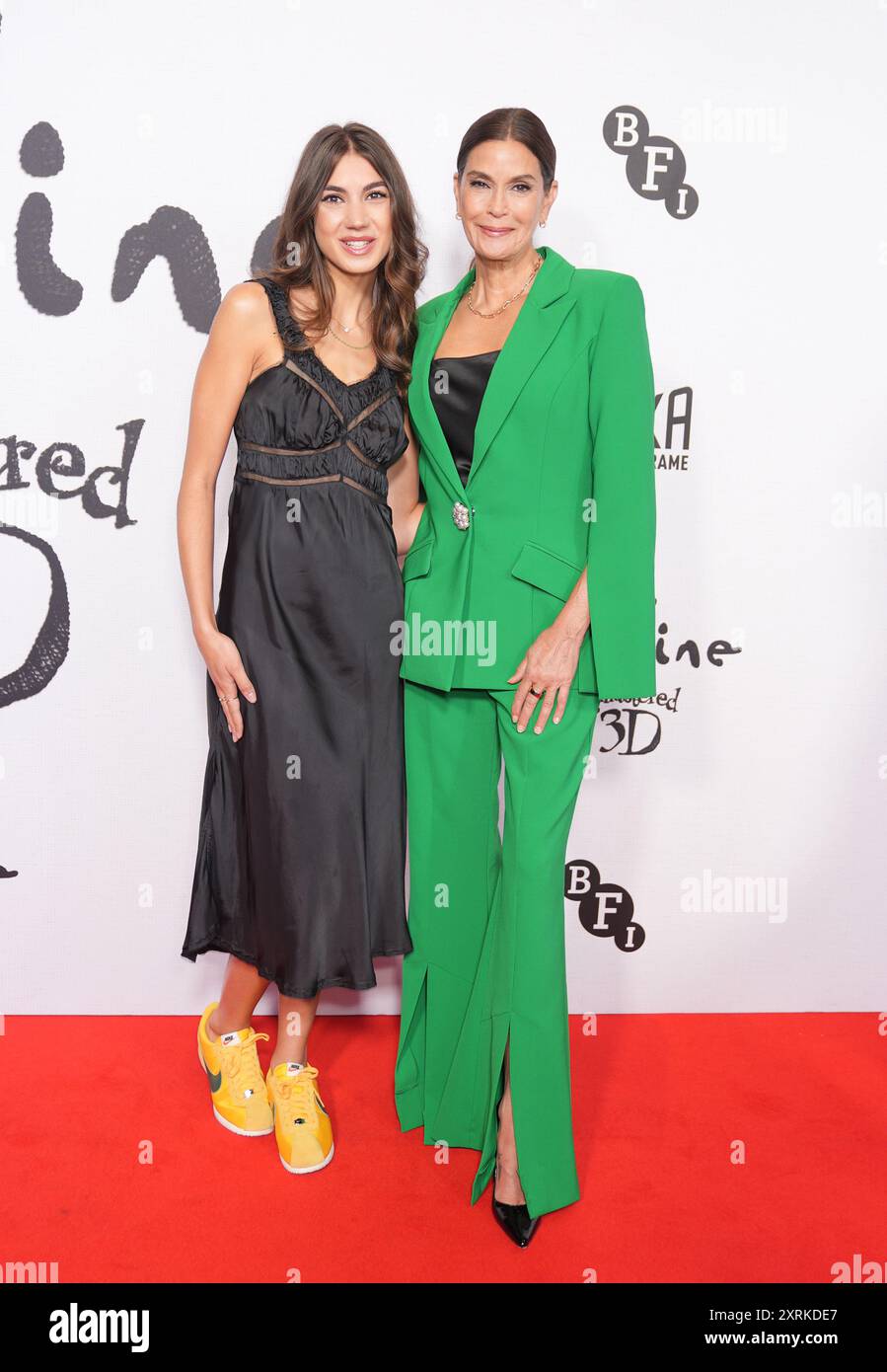Teri Hatcher (rechts) und ihre Tochter Emerson Tenney nahmen an der Uraufführung der überarbeiteten Coraline im BFI Southbank in London Teil. Bilddatum: Sonntag, 11. August 2024. Stockfoto