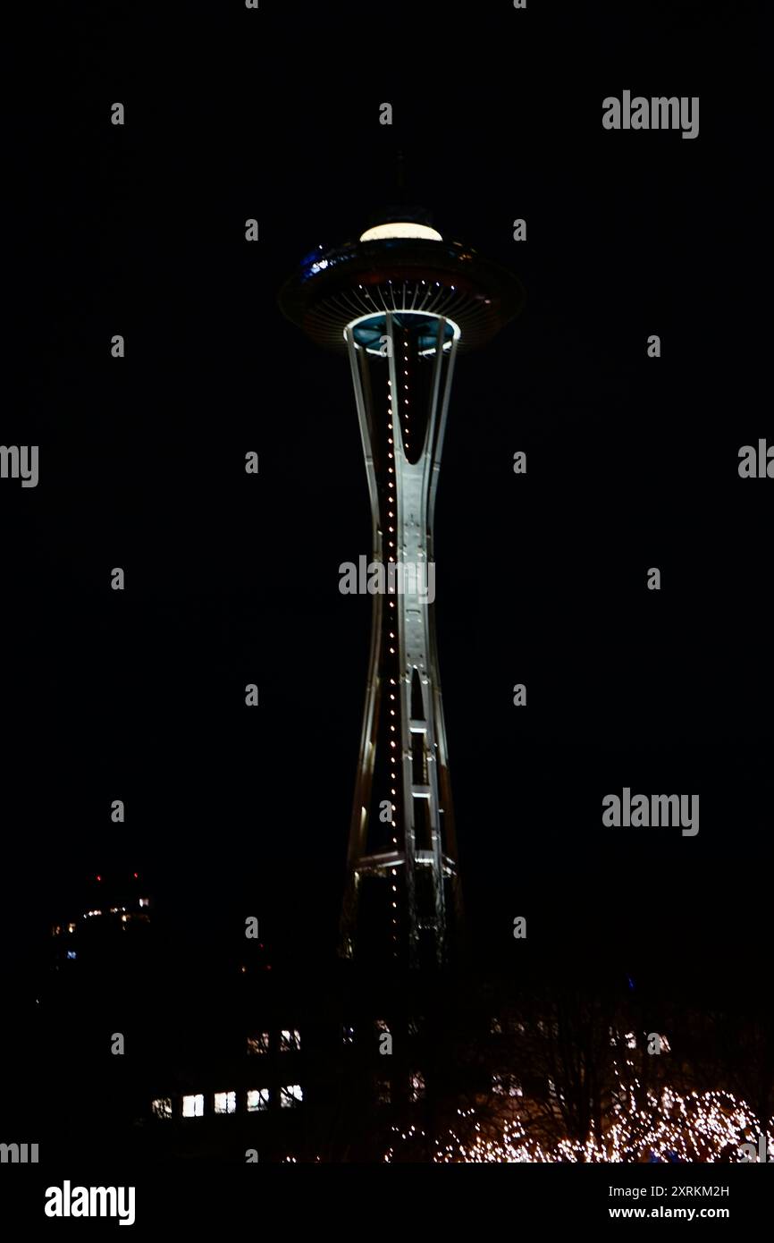 Space Needle in der Nacht Stockfoto