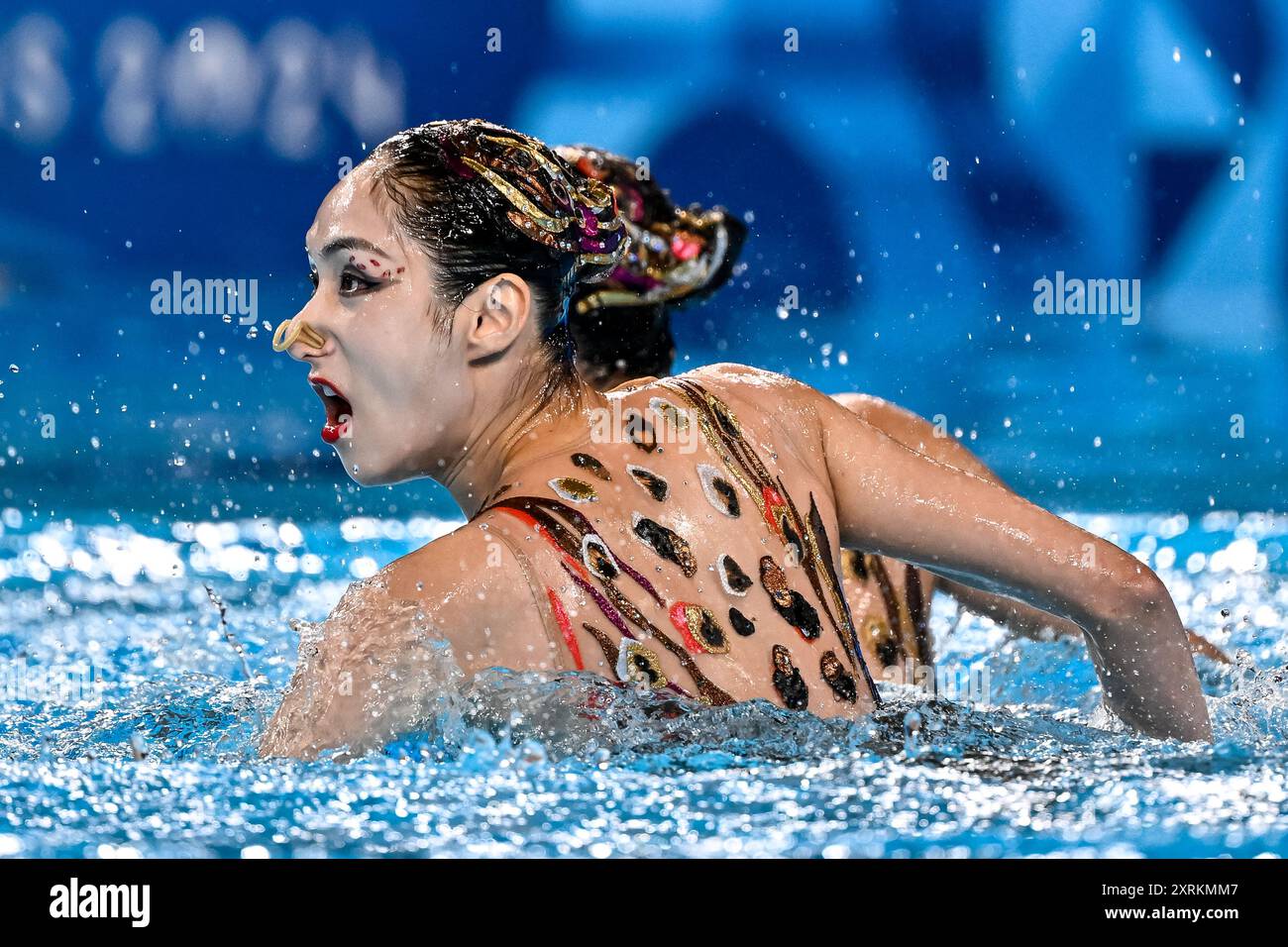 Paris, Frankreich. August 2024. Liuyi Wang und Qianyi Wang aus China treten im künstlerischen Schwimm-Duett Free Final während der Olympischen Spiele 2024 im Aquatics Centre in Paris (Frankreich) am 10. August 2024 an. Quelle: Insidefoto di andrea staccioli/Alamy Live News Stockfoto