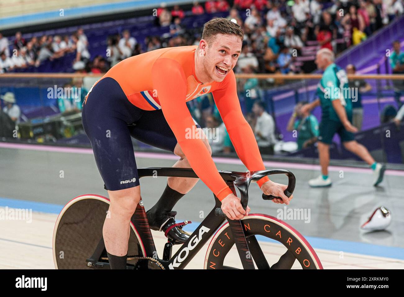 Paris, Frankreich. August 2024. PARIS, FRANKREICH - 11. AUGUST: Harrie Lavreysen aus den Niederlanden feiert nach seiner Teilnahme am Keirin der Männer am 16. Tag der Olympischen Spiele 2024 im Velodrome Saint-Quentin-en-Yvelines am 11. August 2024 in Paris. (Foto: Joris Verwijst/BSR Agency) Credit: BSR Agency/Alamy Live News Stockfoto