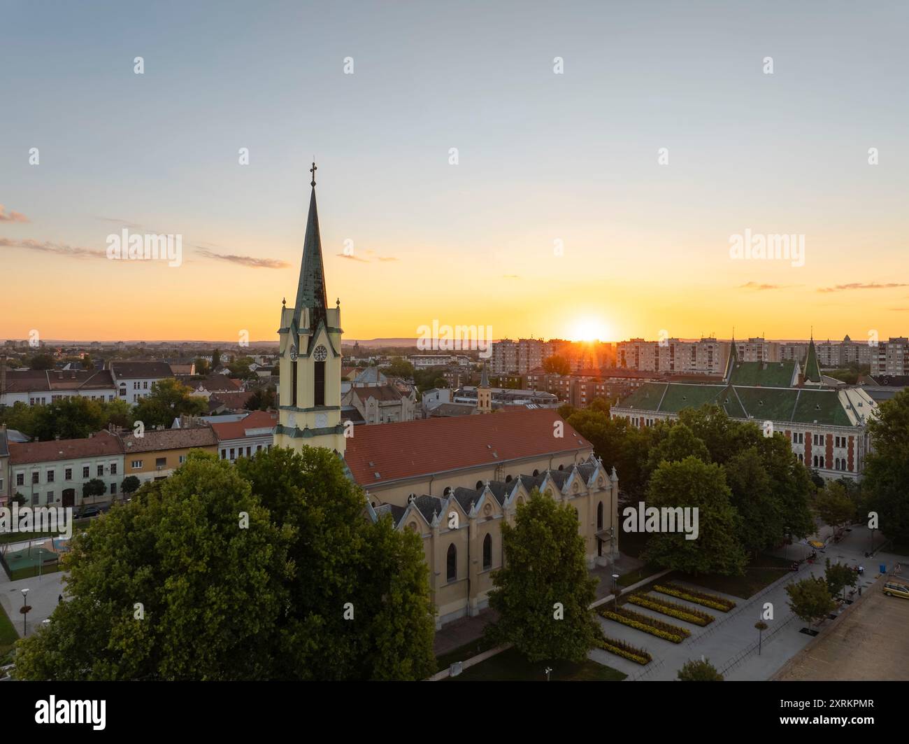 Kirche Egek kiralyneja im 4. Bezirk Budapest, Hugnary. Dies ist die größte Kirche in Ujpest. Gelegen am Szent istvan Platz neben dem Rathaus und U Stockfoto