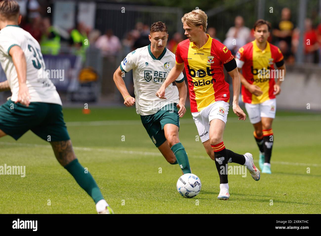 Deventer, Niederlande. August 2024. DEVENTER, Stadion de Adelaarshorst, 11-08-2024, Saison 2024/2025, Dutch Eredivisie. Spieler Go Ahead Eagles Soren Tengstedt während des Spiels Go Ahead Eagles - Fortuna Sittard. Beschreibung: Pro Shots/Alamy Live News Stockfoto