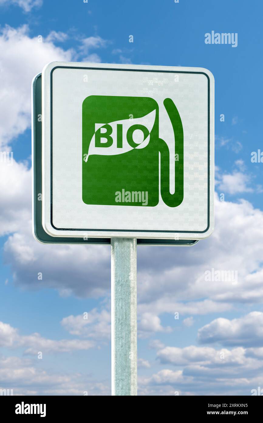 Straßenschild mit Symbol für Biokraftstoff-Tankstelle. Stockfoto