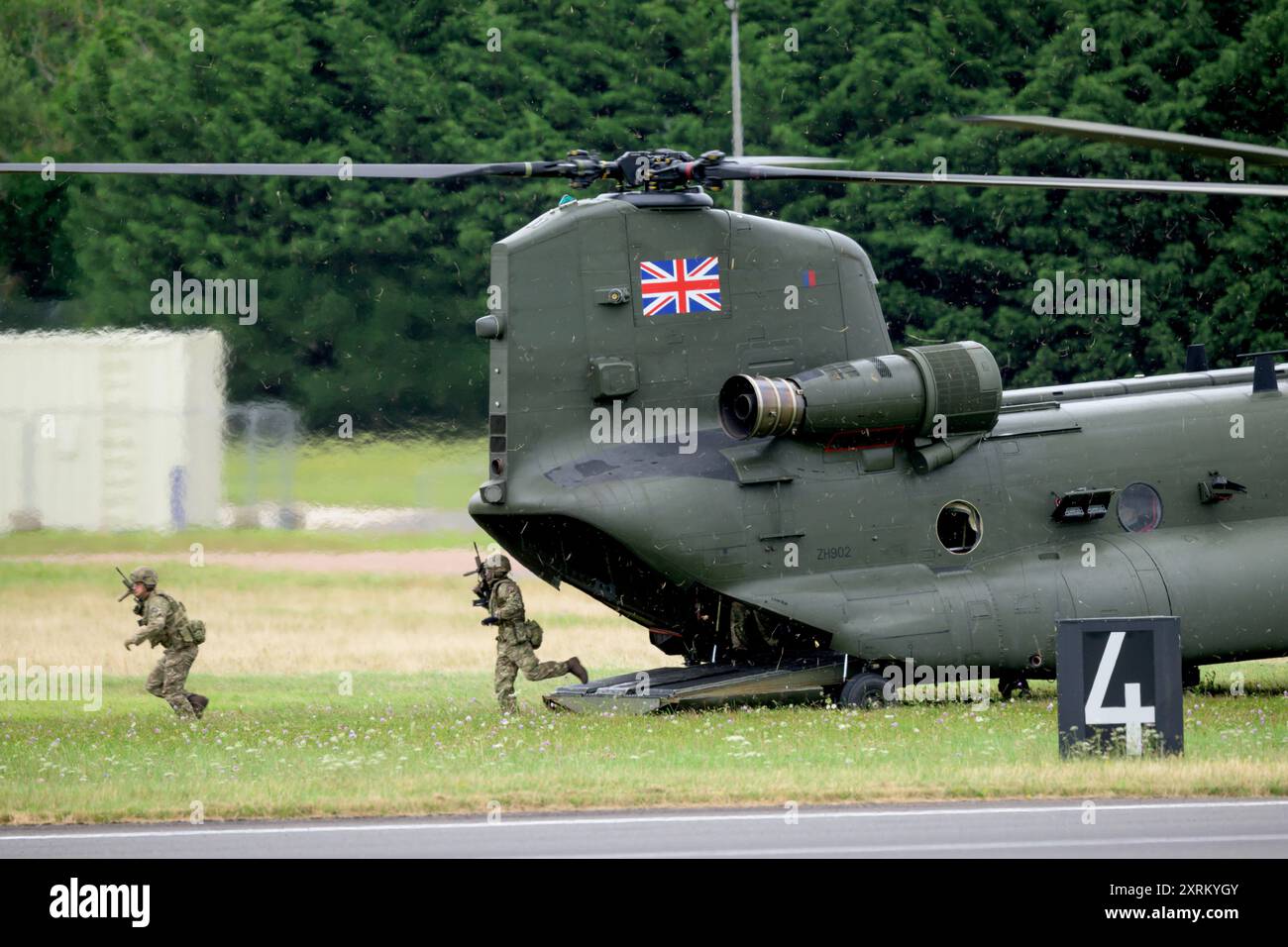 RAF Chinook Display Team, Rollendemo beim Royal Internaional Air Tattoo Stockfoto