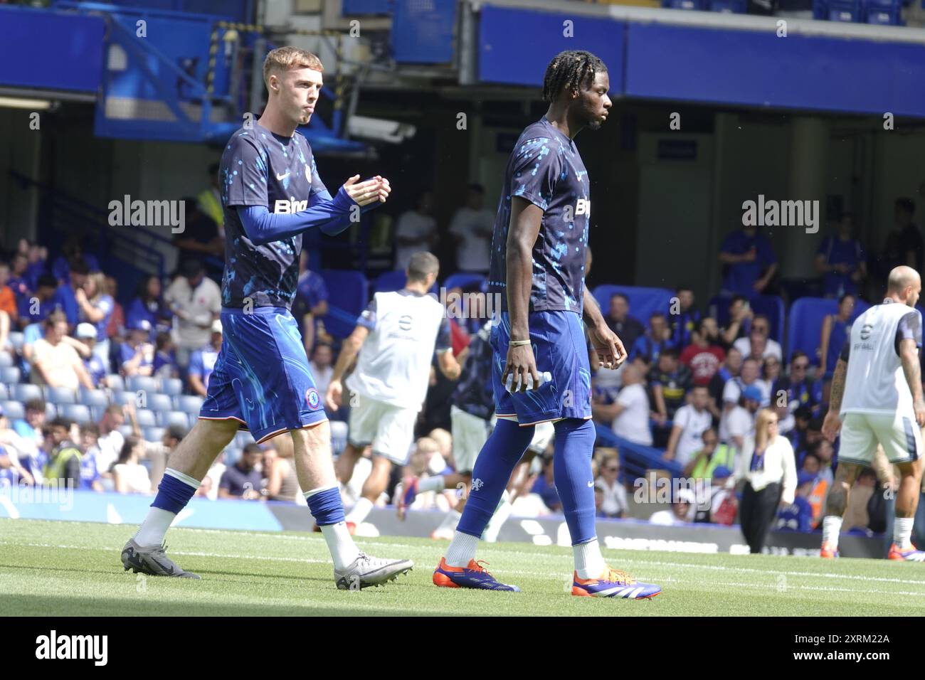 Chelsea, London, Großbritannien - Sonntag, 11. August 2024 Chelsea Football Club spielt Inter Mailand Football Club (Italien) in einem Freundschaftsspiel vor der Saison in ihrem Heimatstadion, Stamford Bridge OPS hier: Players warm Up Credit: Motofoto/Alamy Live News Stockfoto