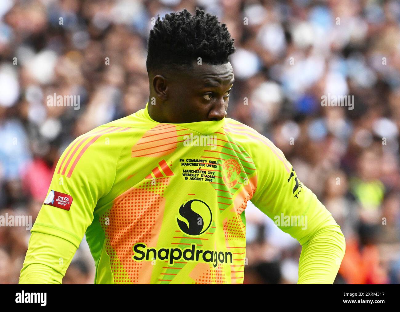 London, Großbritannien. August 2024. Onana, die Torhüterin von Manchester United, sieht zu. FA Community Shield 2024, Manchester City gegen Manchester United im Wembley Stadium in London am Samstag, den 10. August 2024. Nur redaktionelle Verwendung. bild von Sandra Mailer/Andrew Orchard Sportfotografie/Alamy Live News Credit: Andrew Orchard Sportfotografie/Alamy Live News Stockfoto