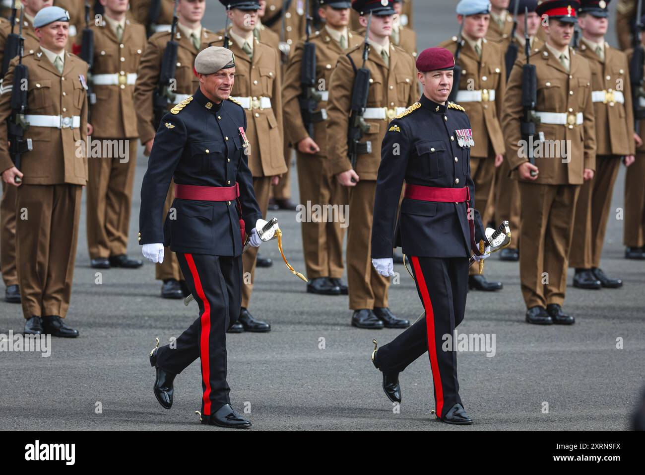 Honorary Colonel Bear Grylls OBE während der Graduation Parade on Intake 74 & 75 am Army Foundation College in Harrogate am 8. August 2024. Stockfoto