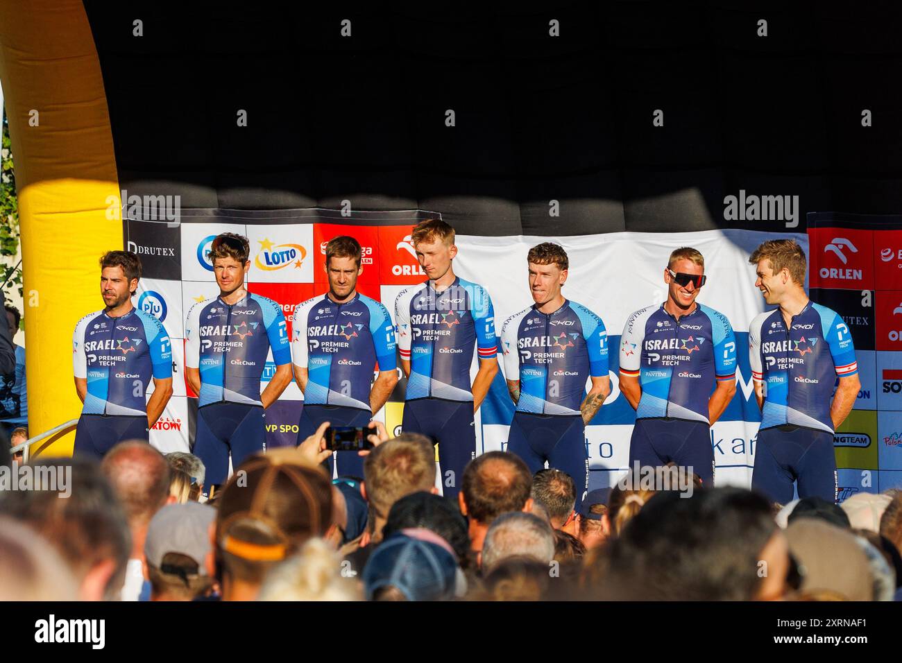 Breslau, Breslau, Polen. August 2024. In WrocÅ‚aw fand die offizielle Präsentation des Tour de Pologne UCI World Teams statt. Das Team startet am Montag gegen 12:00 Uhr in WrocÅ‚aw und beginnt damit die erste Etappe des Tour de Pologne UCI World Race. Abbildung: Israelische Nationalmannschaft (Foto: © Krzysztof Zatycki/ZUMA Press Wire) NUR REDAKTIONELLE VERWENDUNG! Nicht für kommerzielle ZWECKE! Stockfoto Breslau, Breslau, Polen. August 2024. In WrocÅ‚aw fand die offizielle Präsentation des Tour de Pologne UCI World Teams statt. Das Team startet am Montag gegen 12:00 Uhr in WrocÅ‚aw und beginnt damit die erste Etappe des Tour de Pologne UCI World Race. Abbildung: Israelische Nationalmannschaft (Foto: © Krzysztof Zatycki/ZUMA Press Wire) NUR REDAKTIONELLE VERWENDUNG! Nicht für kommerzielle ZWECKE! Stockfoto