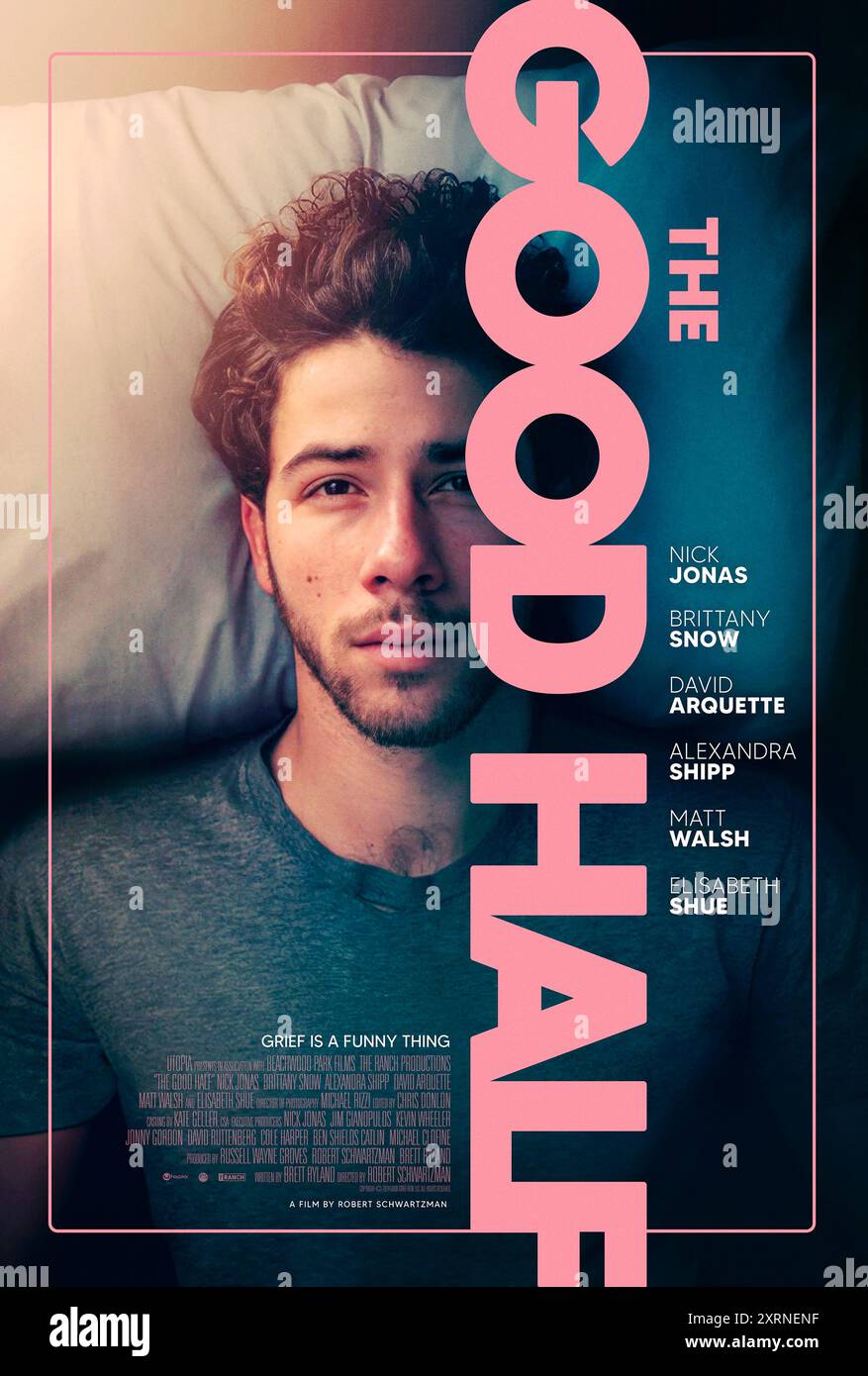 The Good Half (2023) von Robert Schwartzman mit David Arquette, Dee Beasnael und Ryan Bergara. Renn Wheeland kehrt zur Beerdigung seiner Mutter nach Cleveland zurück. Dort angekommen, knüpft er neue Beziehungen, während er alte heilt, bevor er sich seinen Problemen stellt und versucht, sich seiner Trauer zu stellen. US-Poster mit einem Blatt ***NUR FÜR REDAKTIONELLE ZWECKE***. Quelle: BFA / Utopia Stockfoto