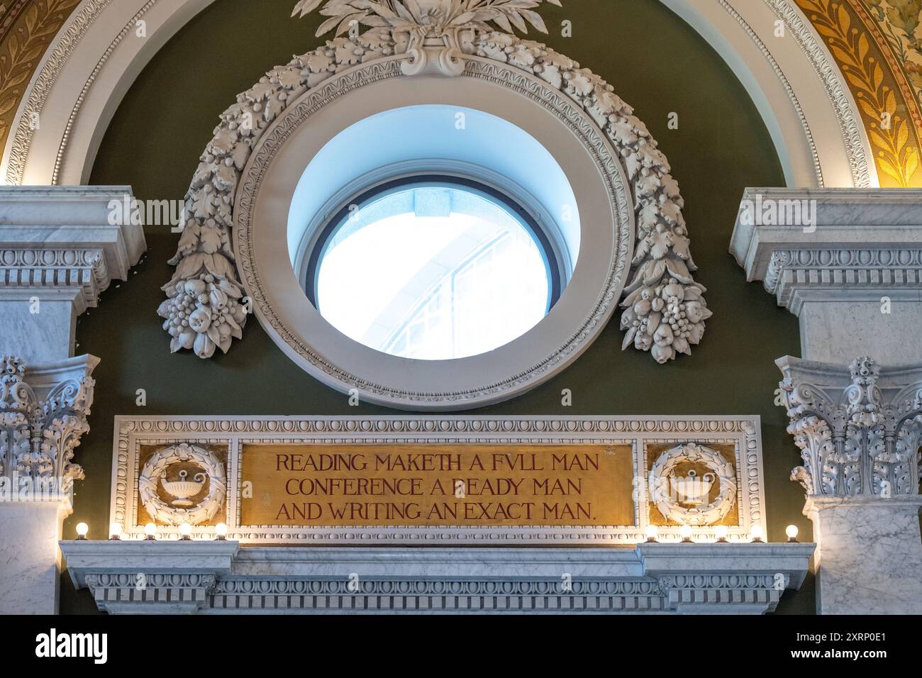 "Lesen macht einen vollen Mann, Konferenz einen bereit Mann und schreibe einen exakten Mann" in der Library of Congress in Washington DC Stockfoto