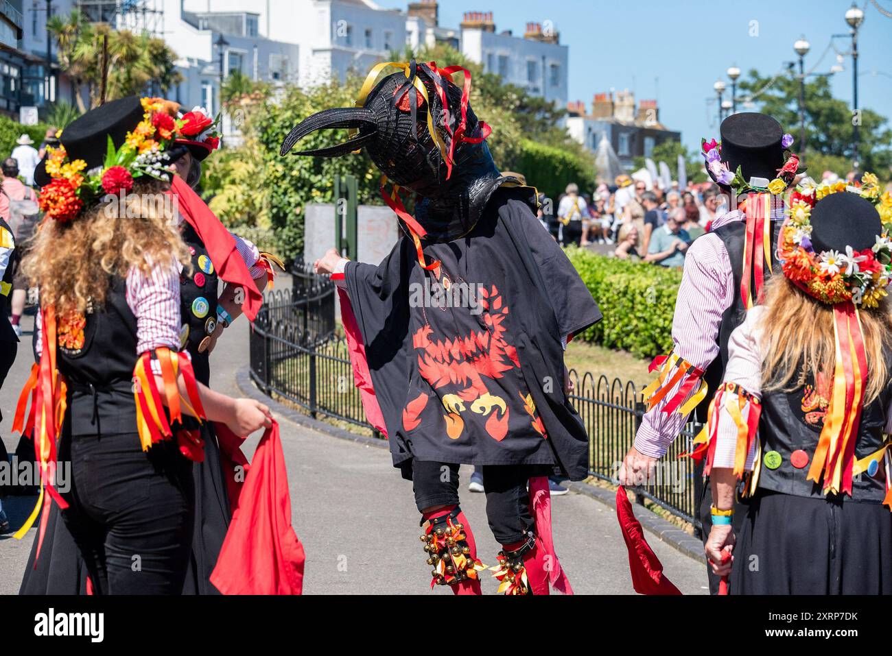 Broadstairs, Großbritannien. August 2024. Die Phoenix Morris Tanzgruppe tritt während des Festivals in Broadstairs auf. Die Broadstairs Folk Week ist ein unabhängig organisiertes Festival. Es begann 1965, den englischen Volkstanz zu feiern. Im Laufe der Jahre kamen Konzerte, Workshops und Paraden hinzu. Quelle: SOPA Images Limited/Alamy Live News Stockfoto