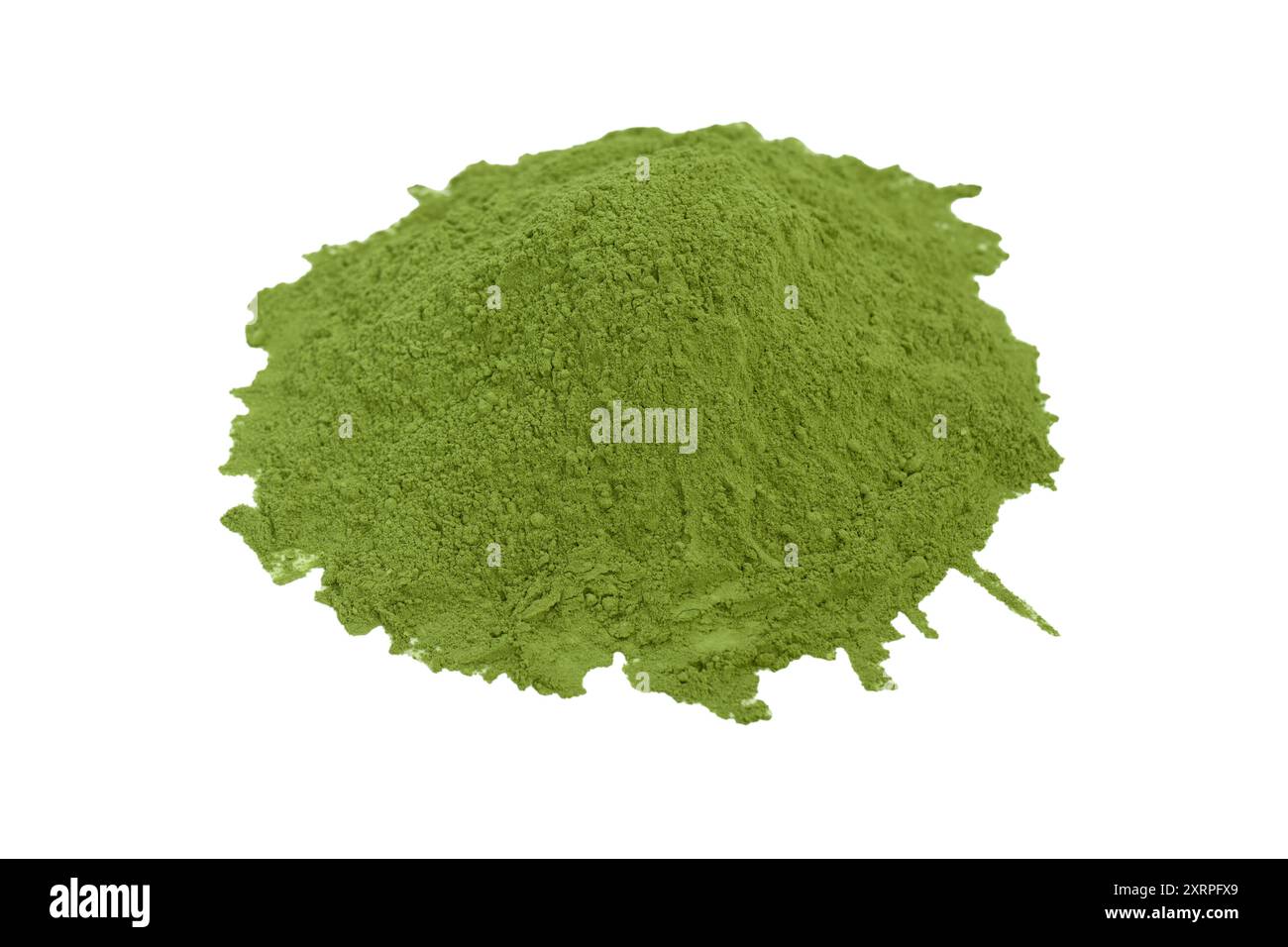 Matcha-Tee, Matcha-Pulver isoliert auf weißem Hintergrund. Stockfoto