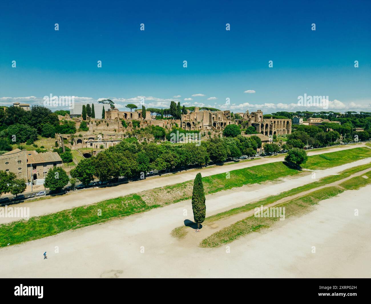 Luftaufnahme über dem Circus Maximus - altes römisches Stadion für Wagenrennen. Hochwertige Fotos Stockfoto